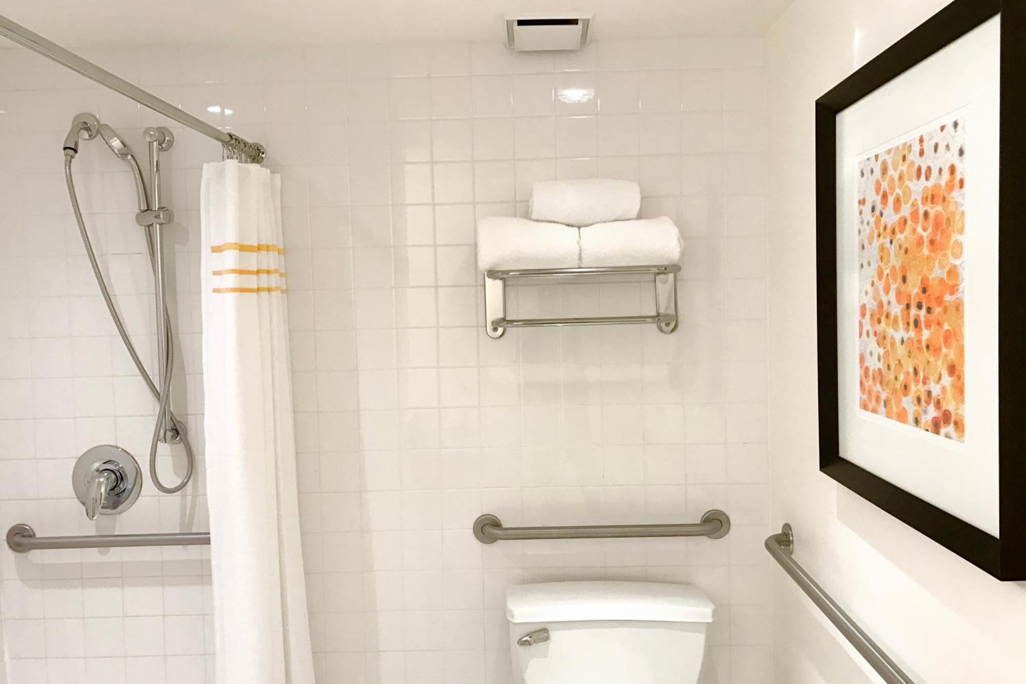 Superior King Room Accessible