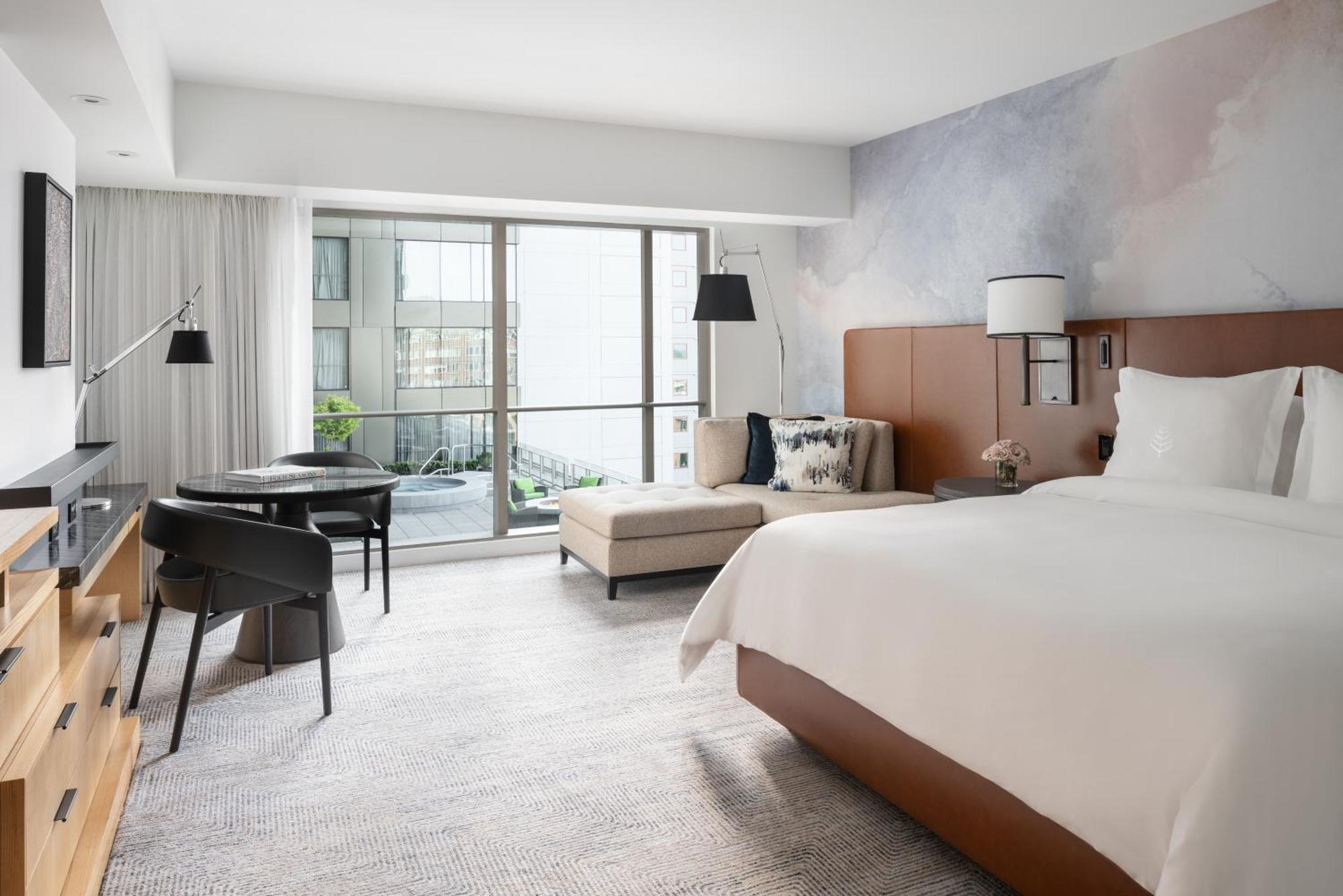 Seattle-View Room King Bed