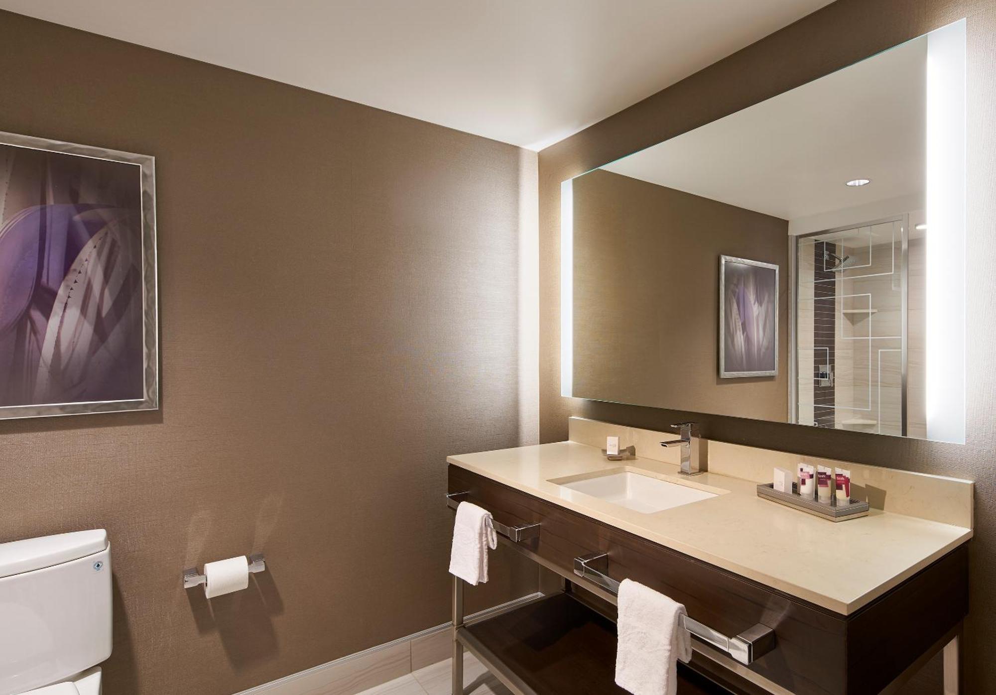 Coastal Tower, Luxury, 1 King, Non-Smoking,1625480034:JPEG