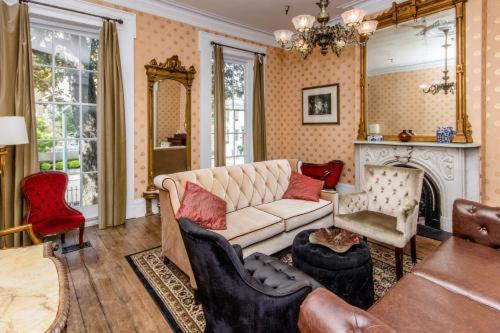 Suite,1210956517:JPEG