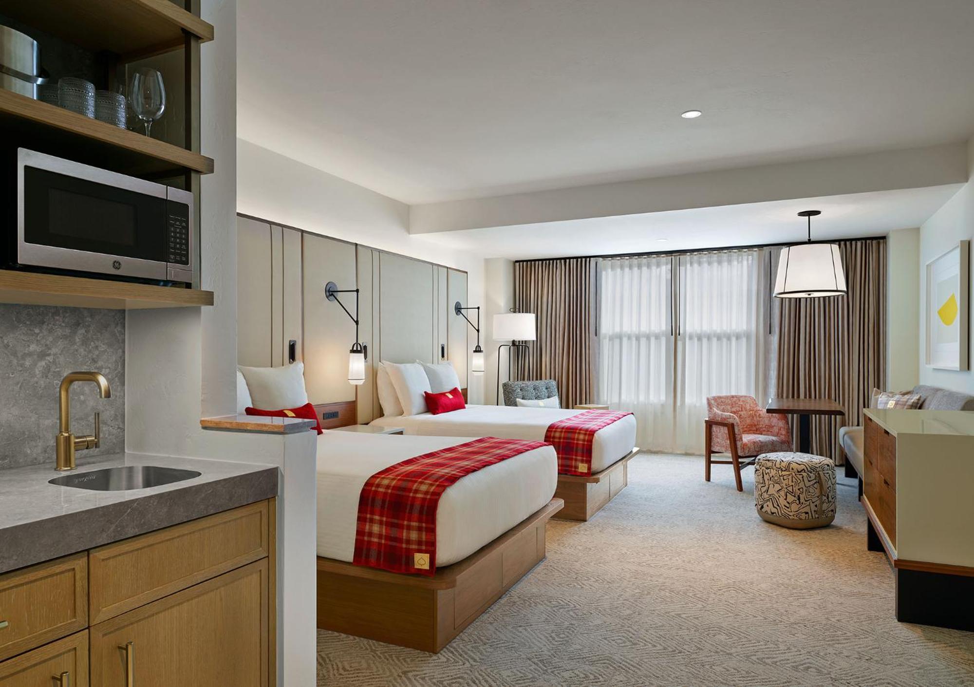 Grand Deluxe Queen Room Two Queen Beds