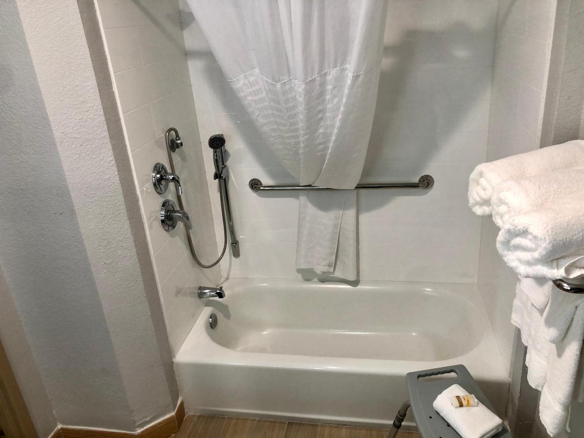Queen Room with Two Queen Beds - Mobility Access/Non-Smoking,1211197000:JPEG
