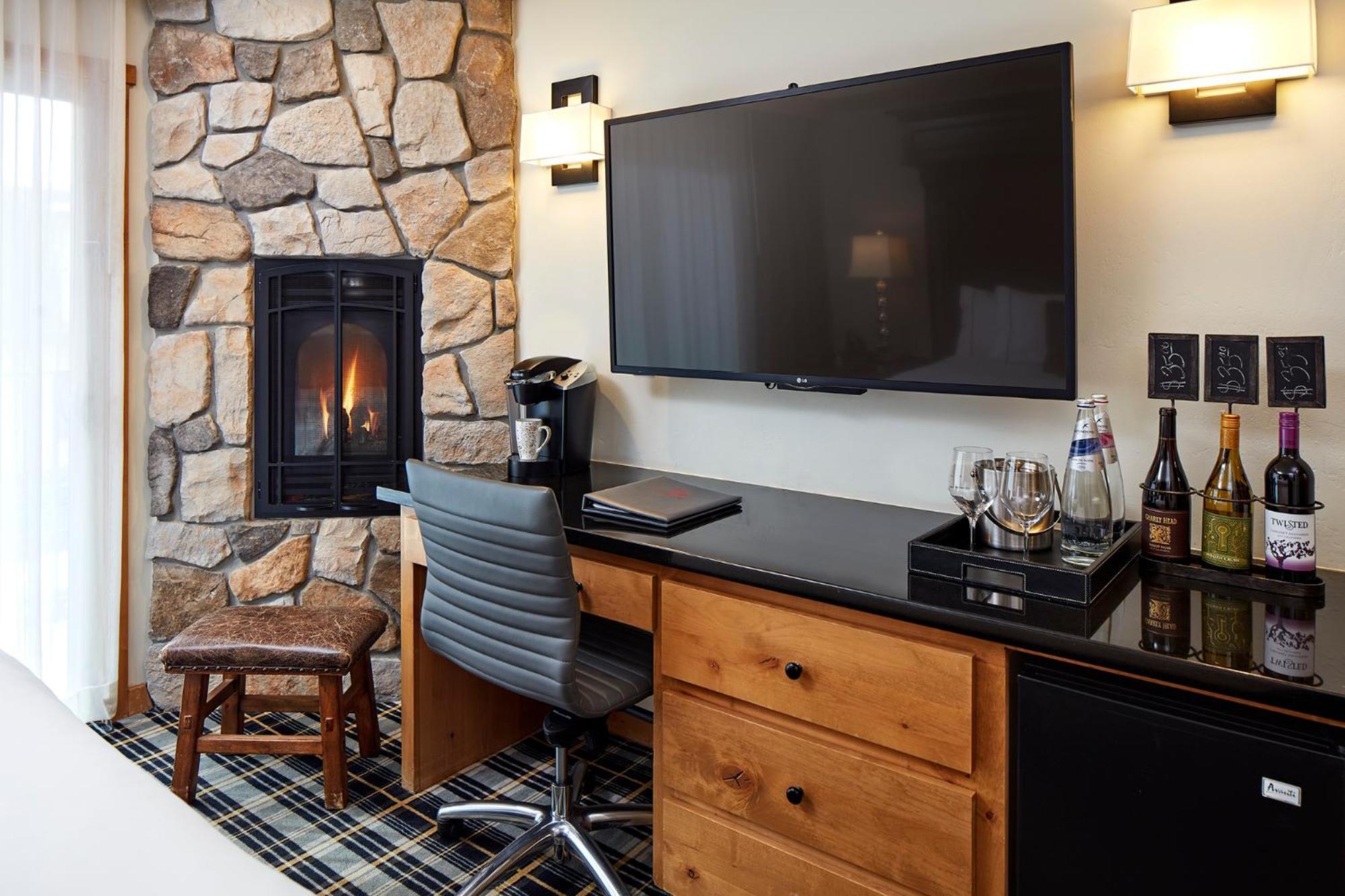 Lakeview room one King Bed,1211527909:JPEG