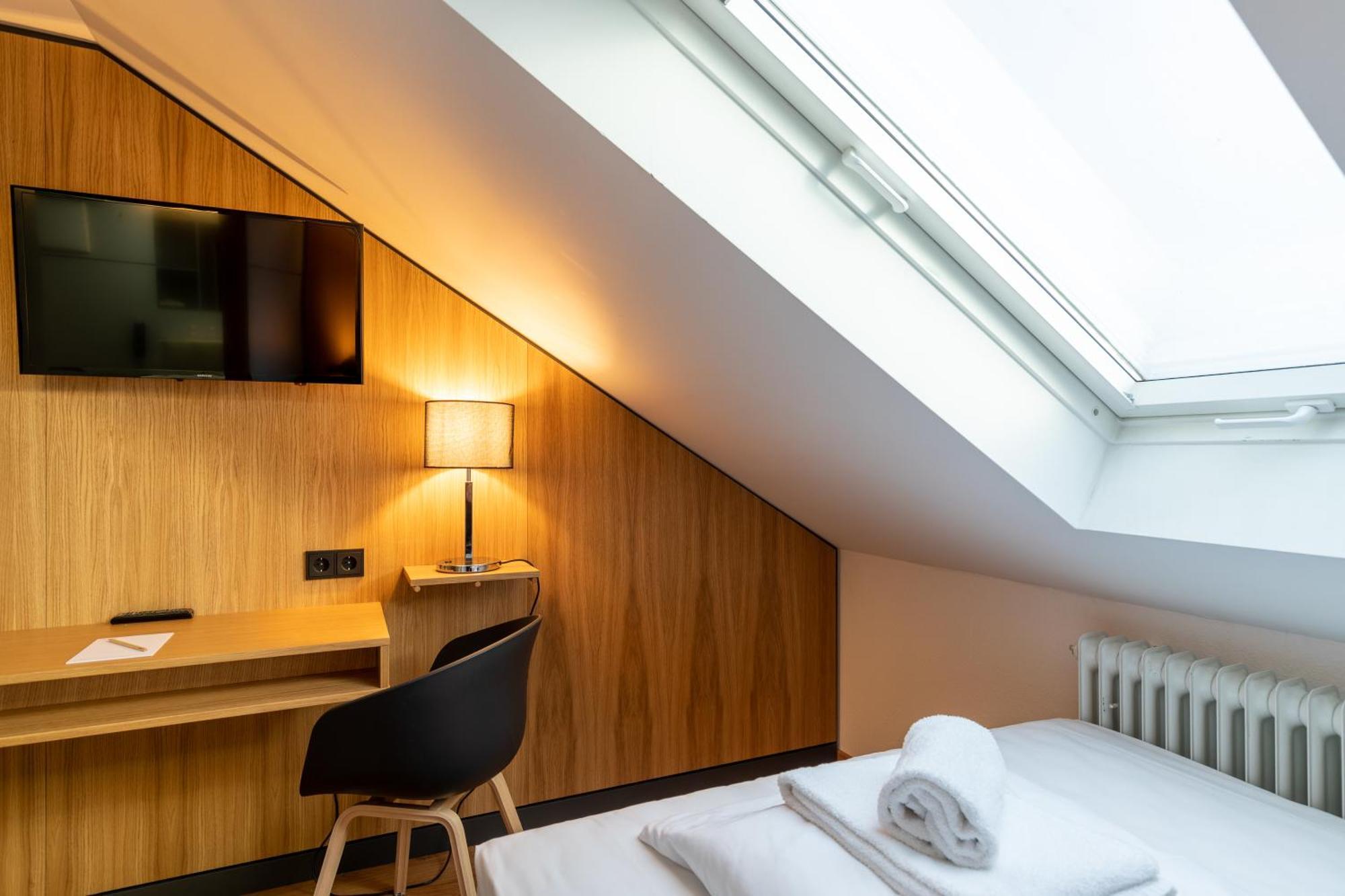 Hostel Single Room,1697081239:JPEG