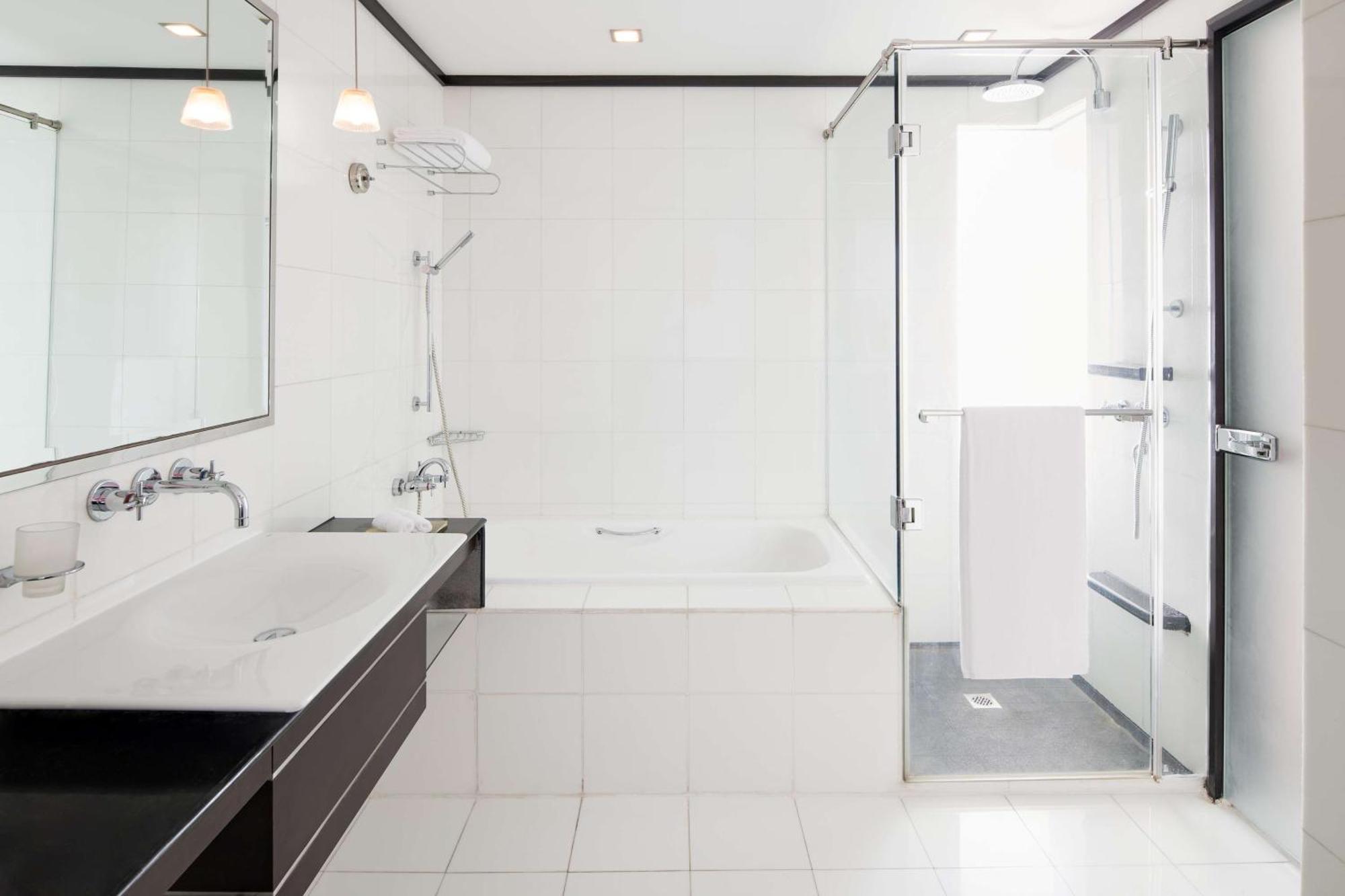 One-Bedroom Suite with Lounge Access,1212311239:JPEG