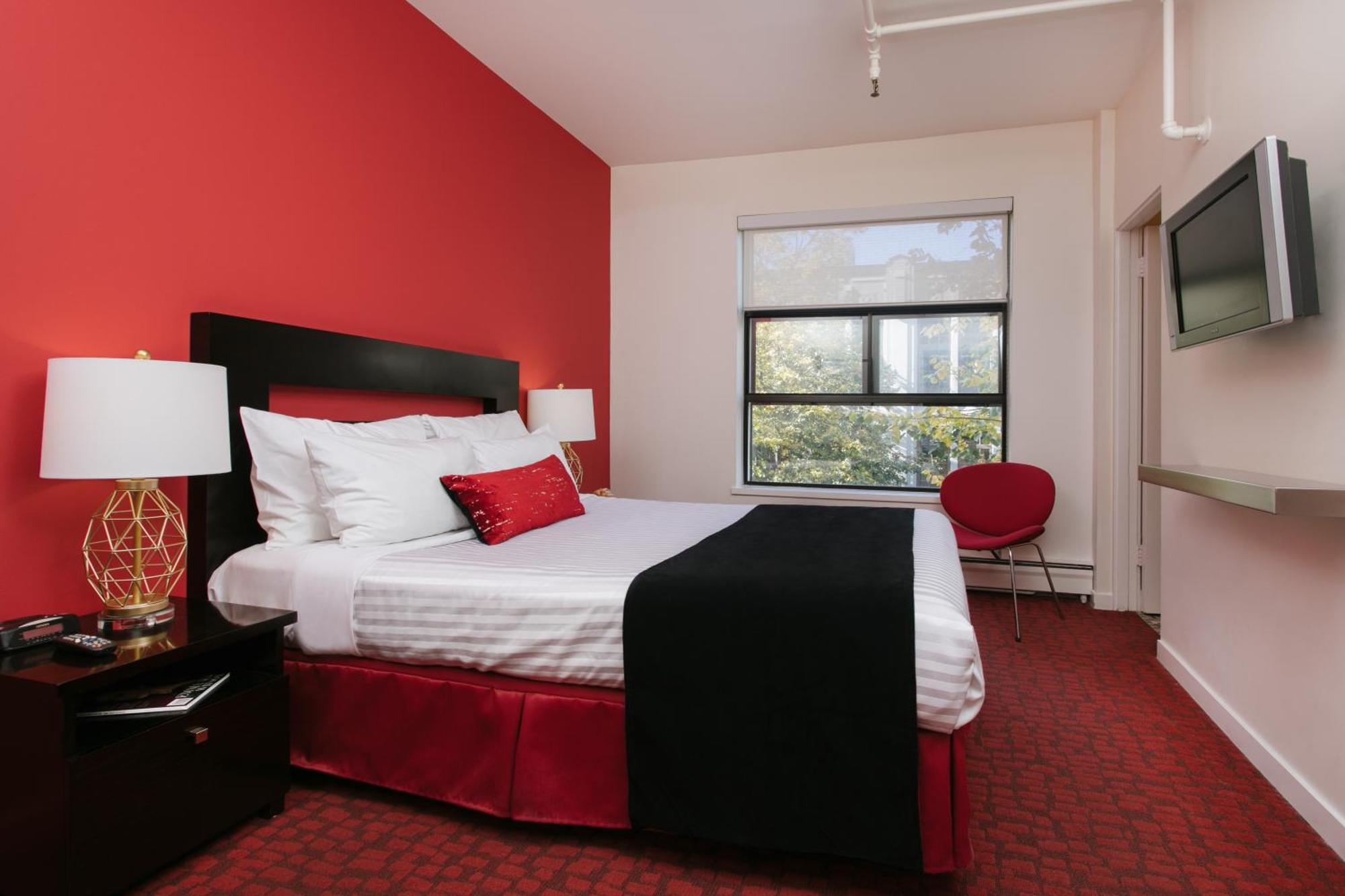 Standard Room 1 Queen Bed