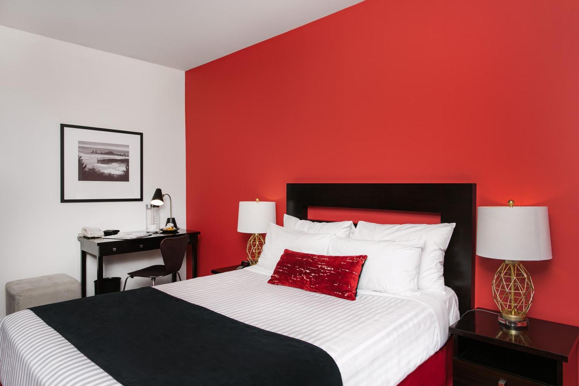 Standard Room 1 Queen Bed