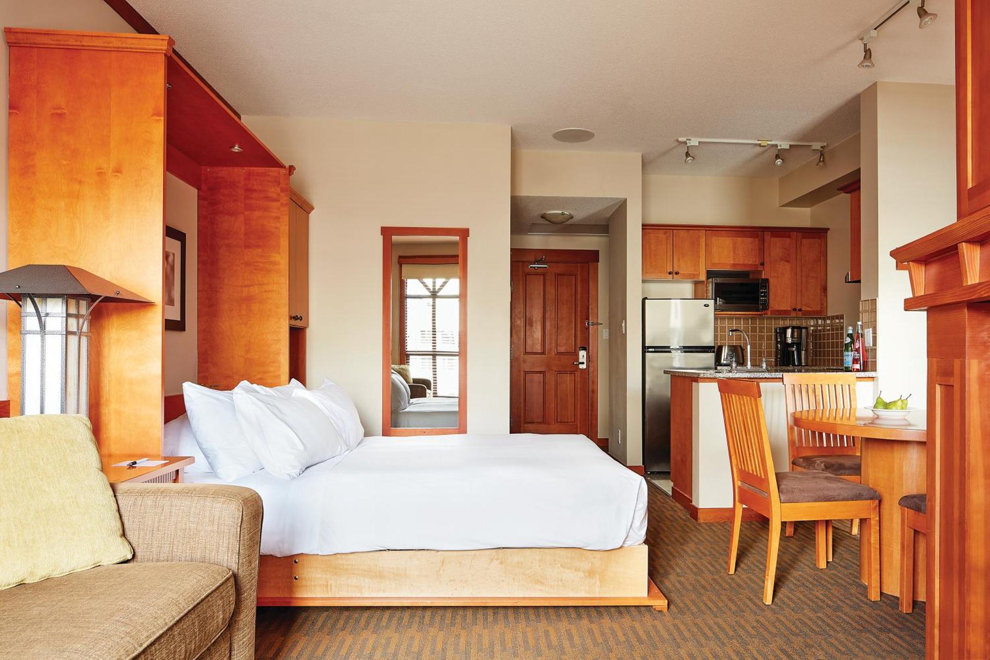 Studio Lower Floor Suite