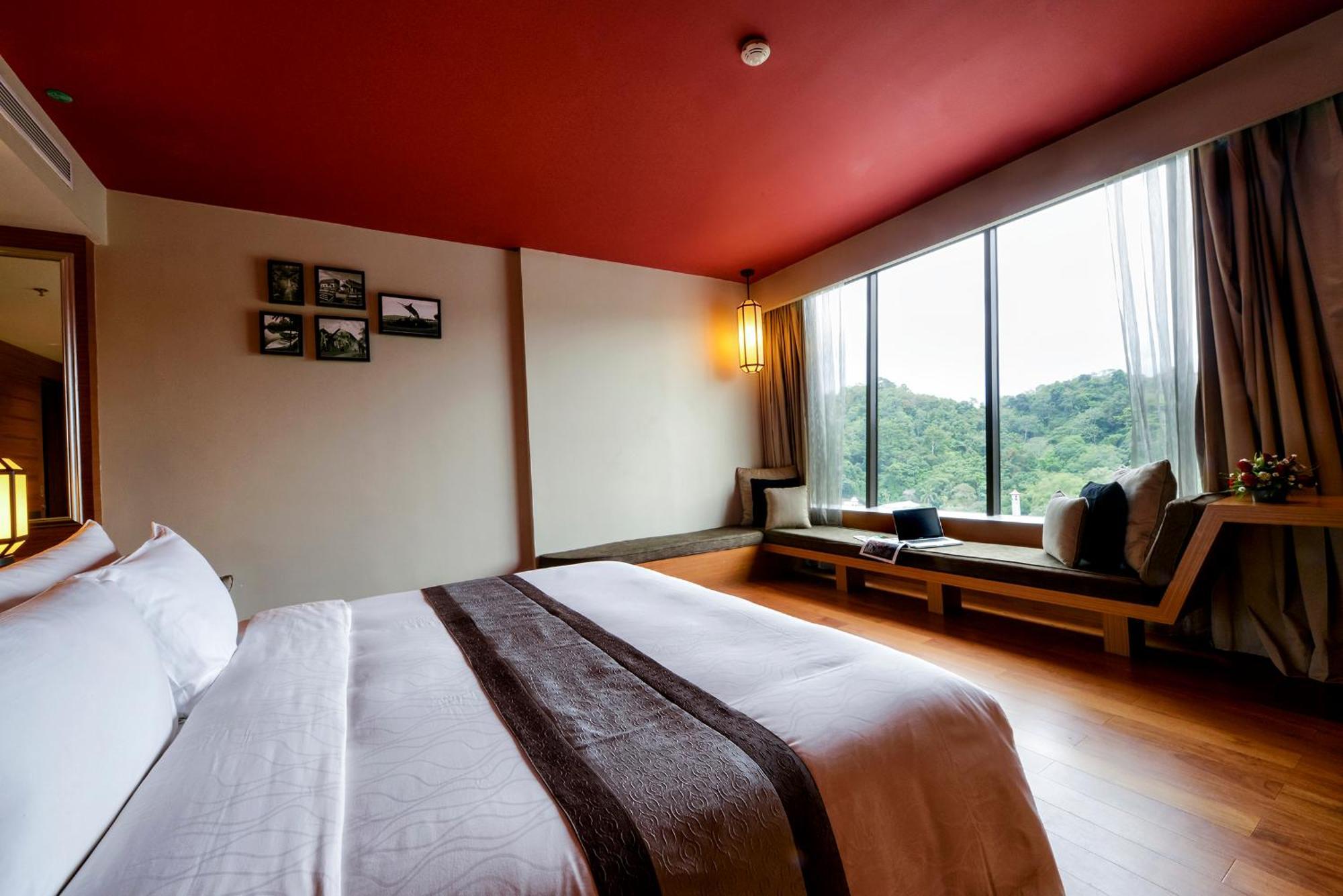 Grand Deluxe King Room