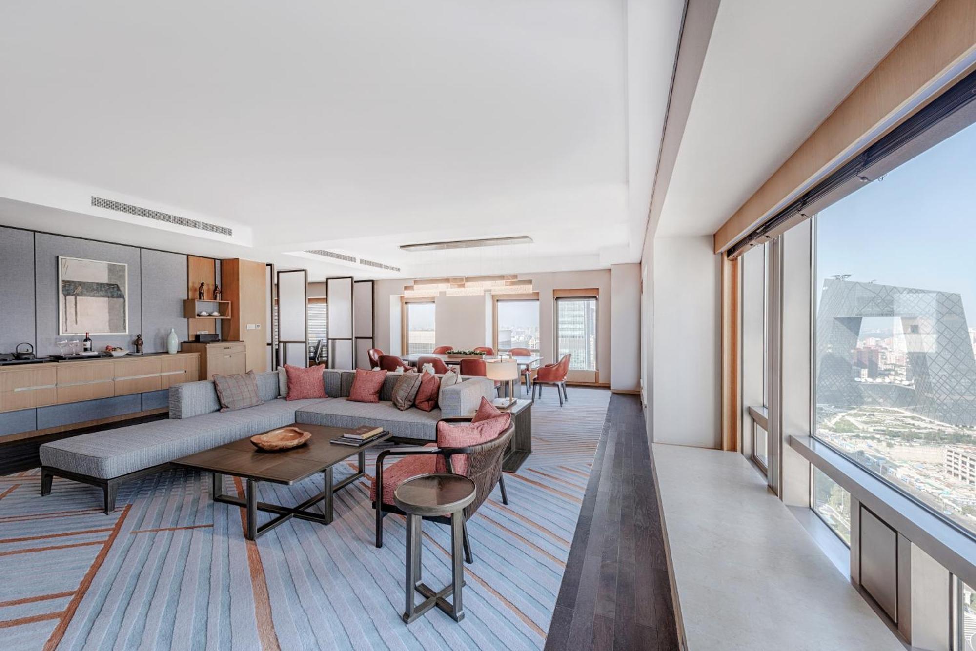 Executive Suite,1212755956:JPEG