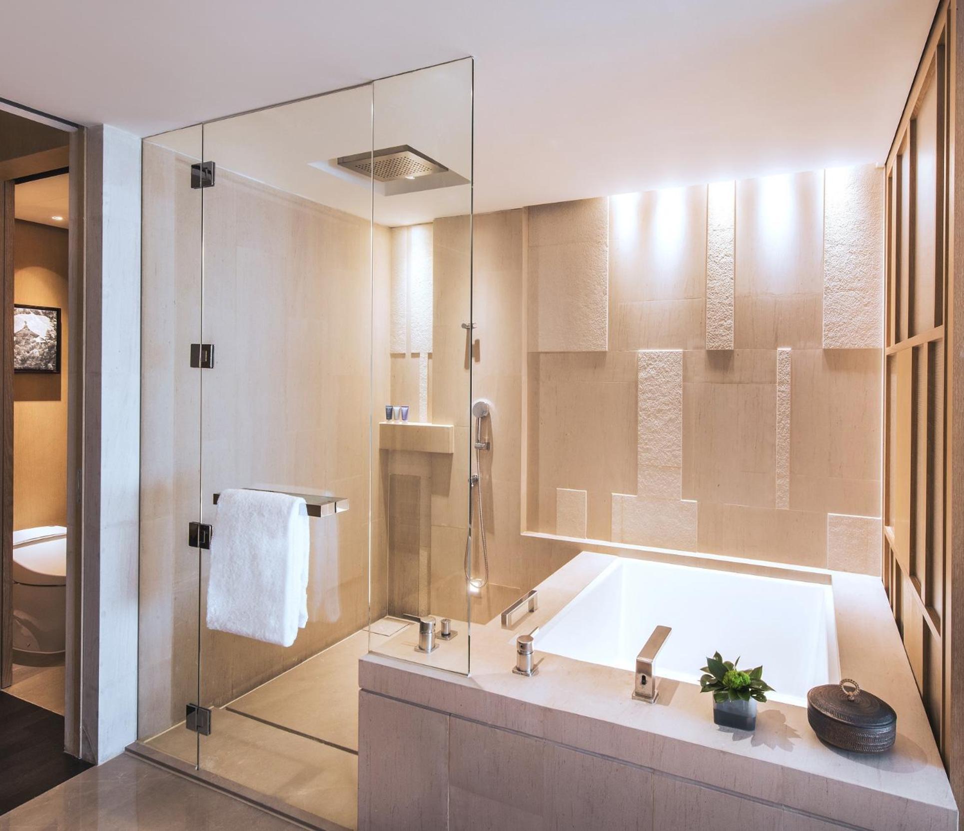 Deluxe King Room with View