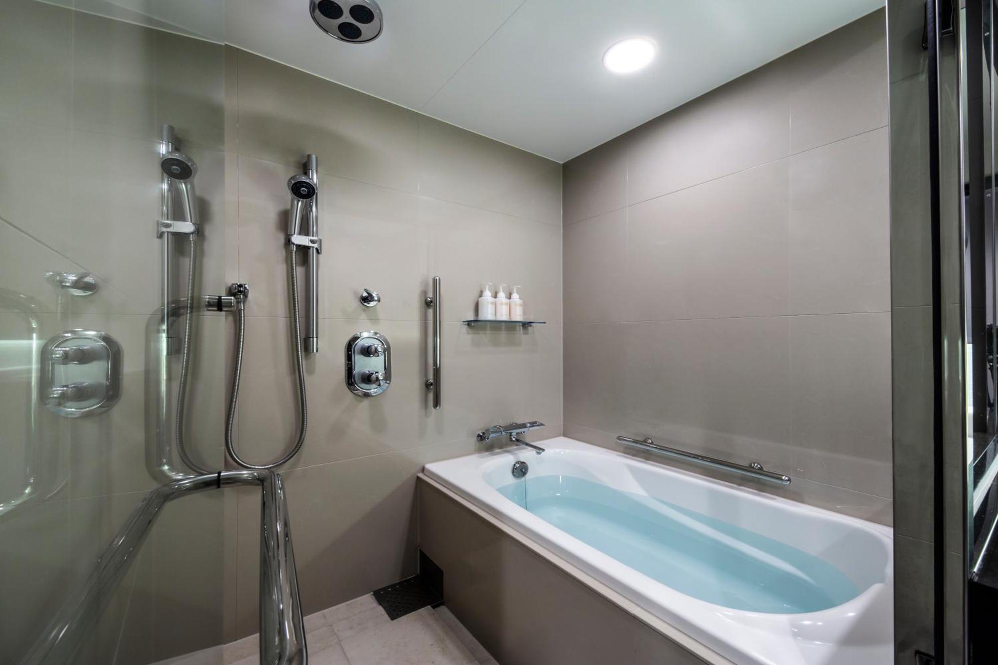 Deluxe Twin Room with Separate Bath,1213858810:JPEG