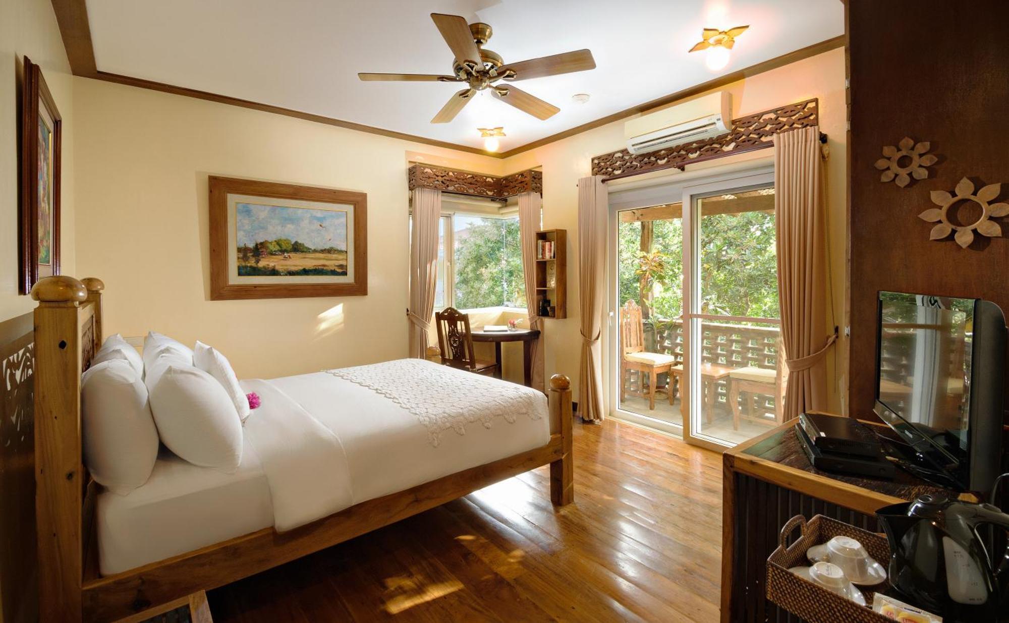 Deluxe Queen Room