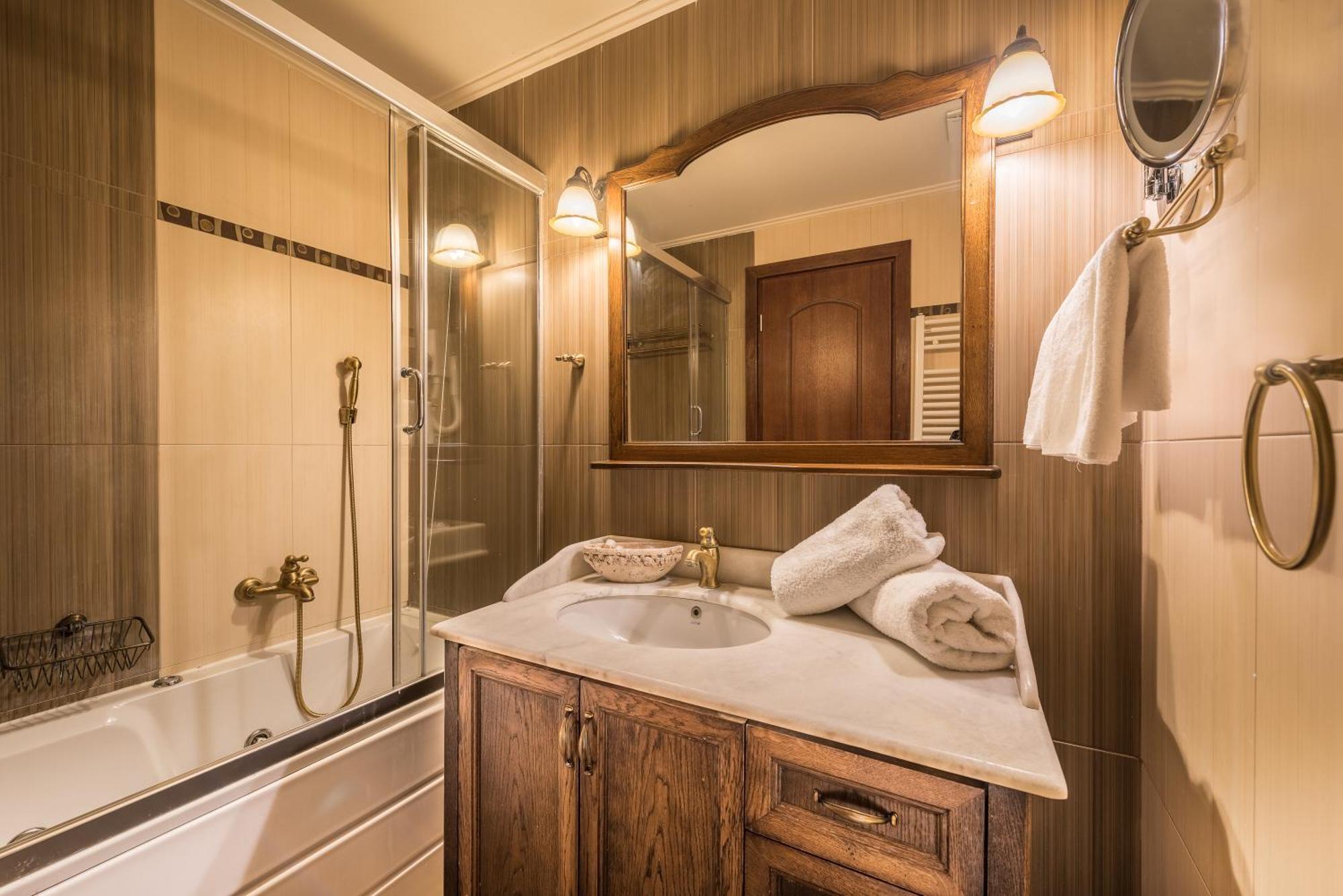 Deluxe Double Room with Sauna use