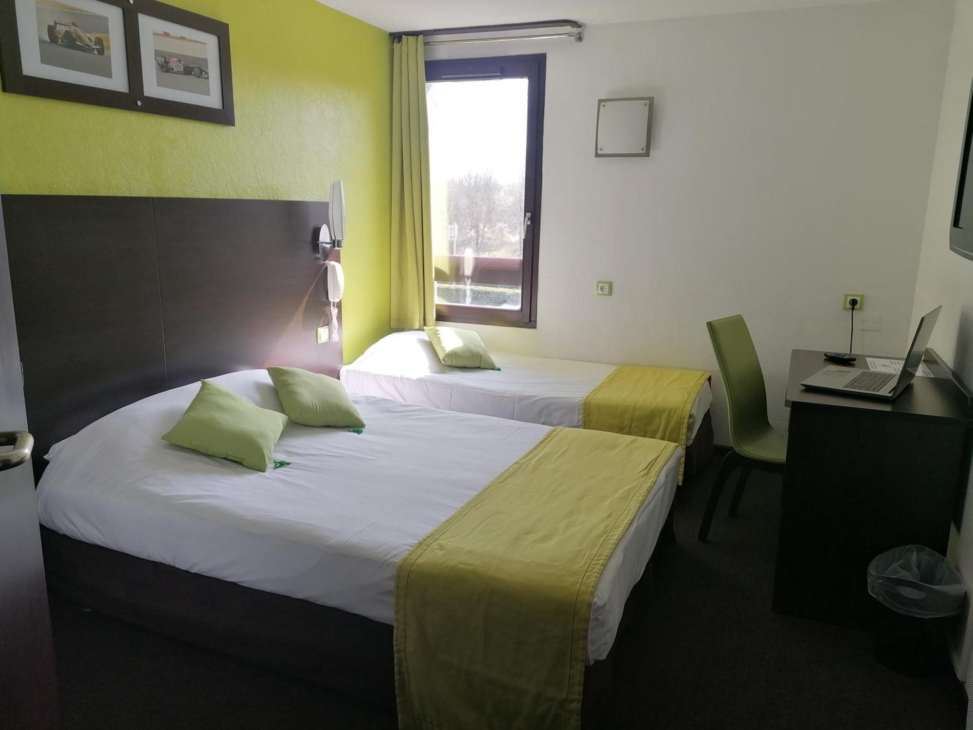 Triple Room 1 Double 1 Single Bed,1705999004:JPEG