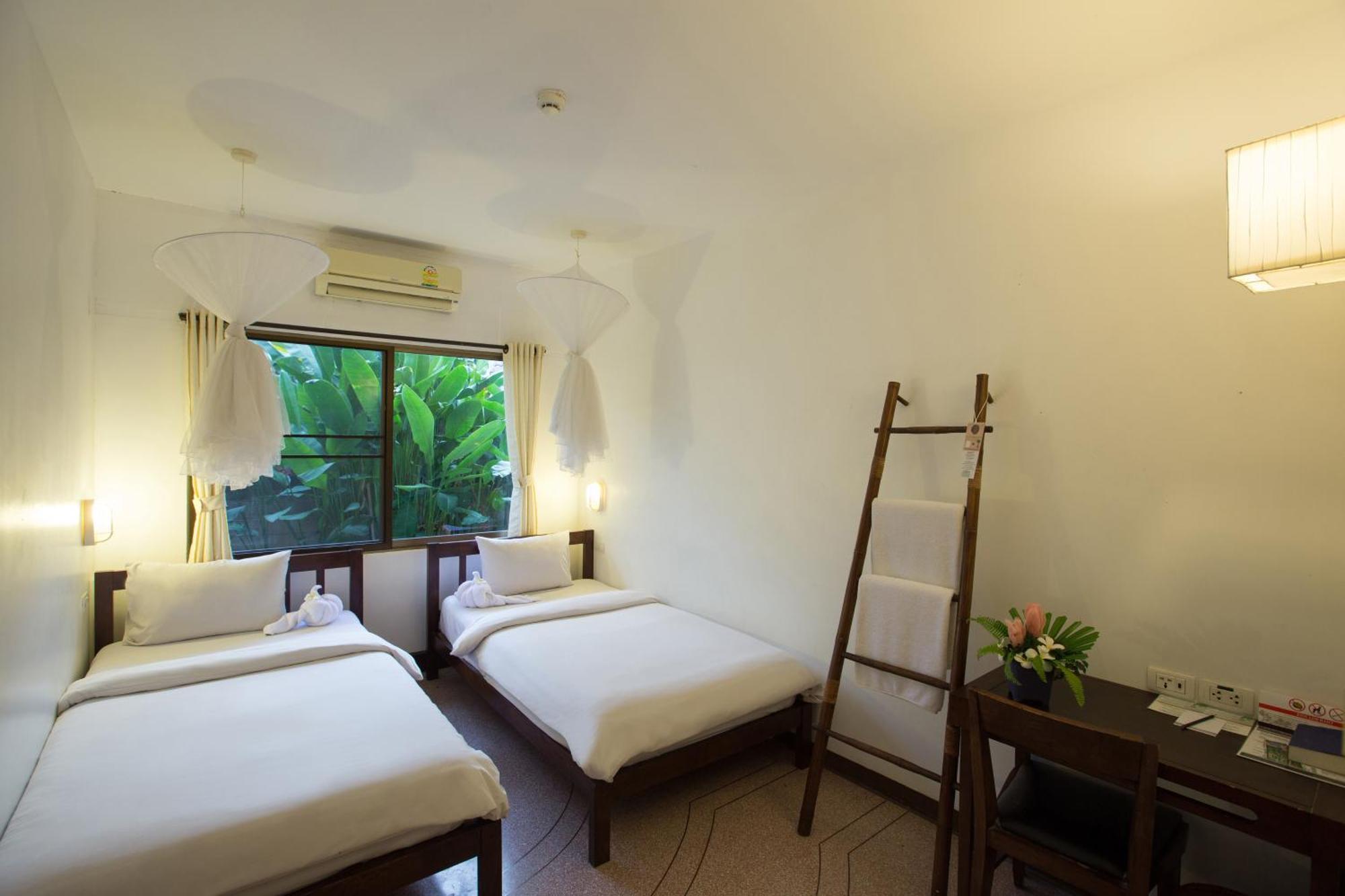 Twin Beds Room,1498719721:JPEG