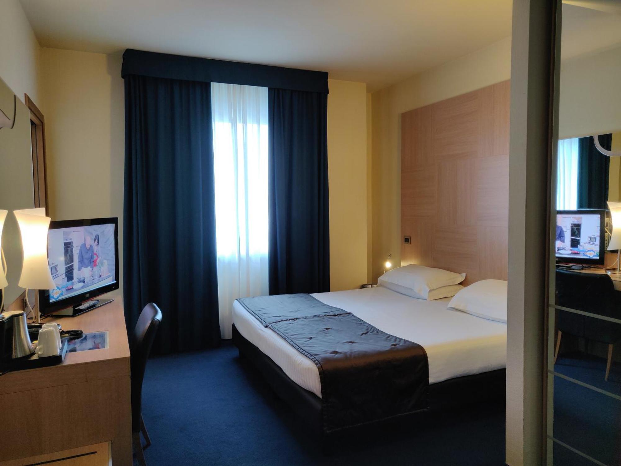 Executive Queen Room,1279632553:JPEG