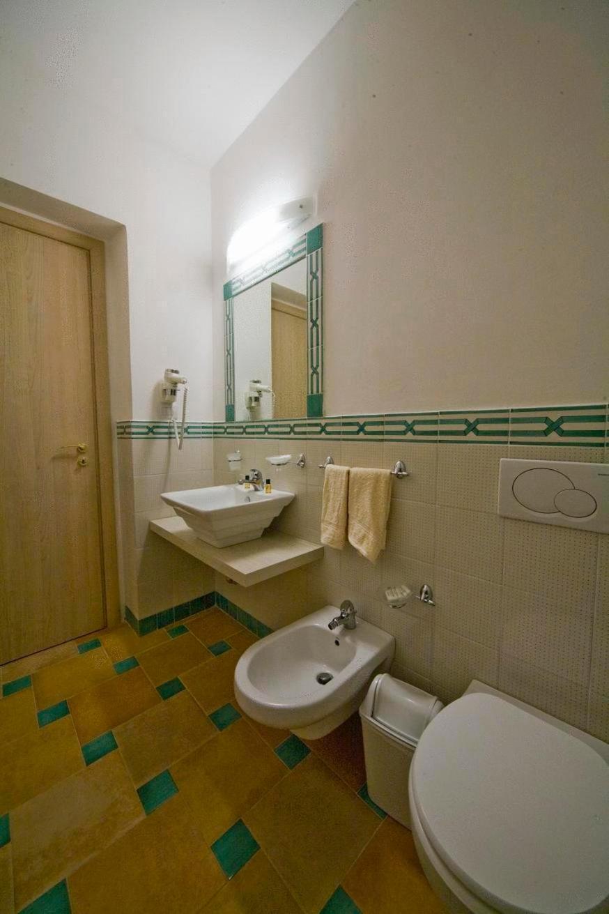 Double or Twin Room,1216159582:JPEG