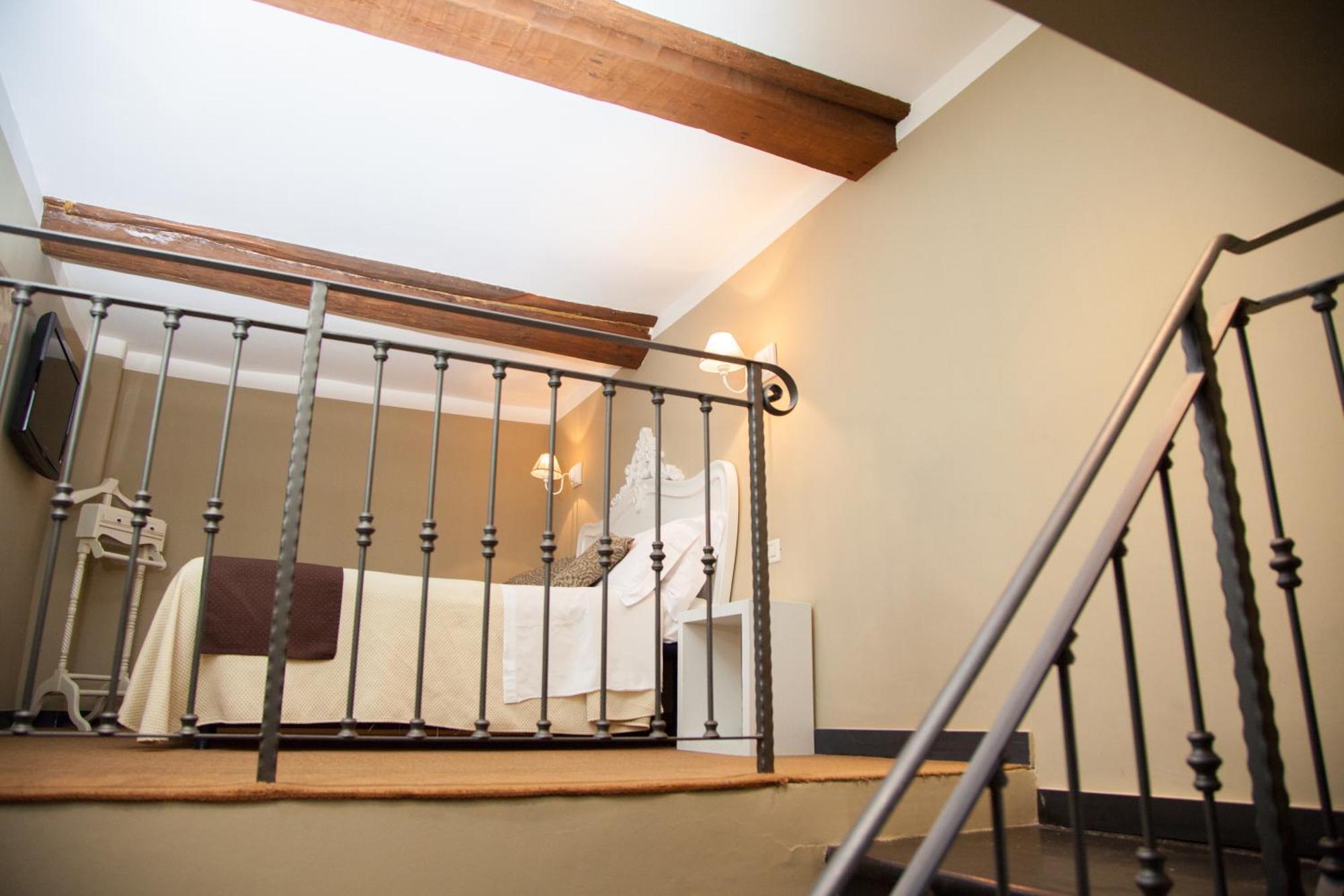 Quadruple Room Split Level