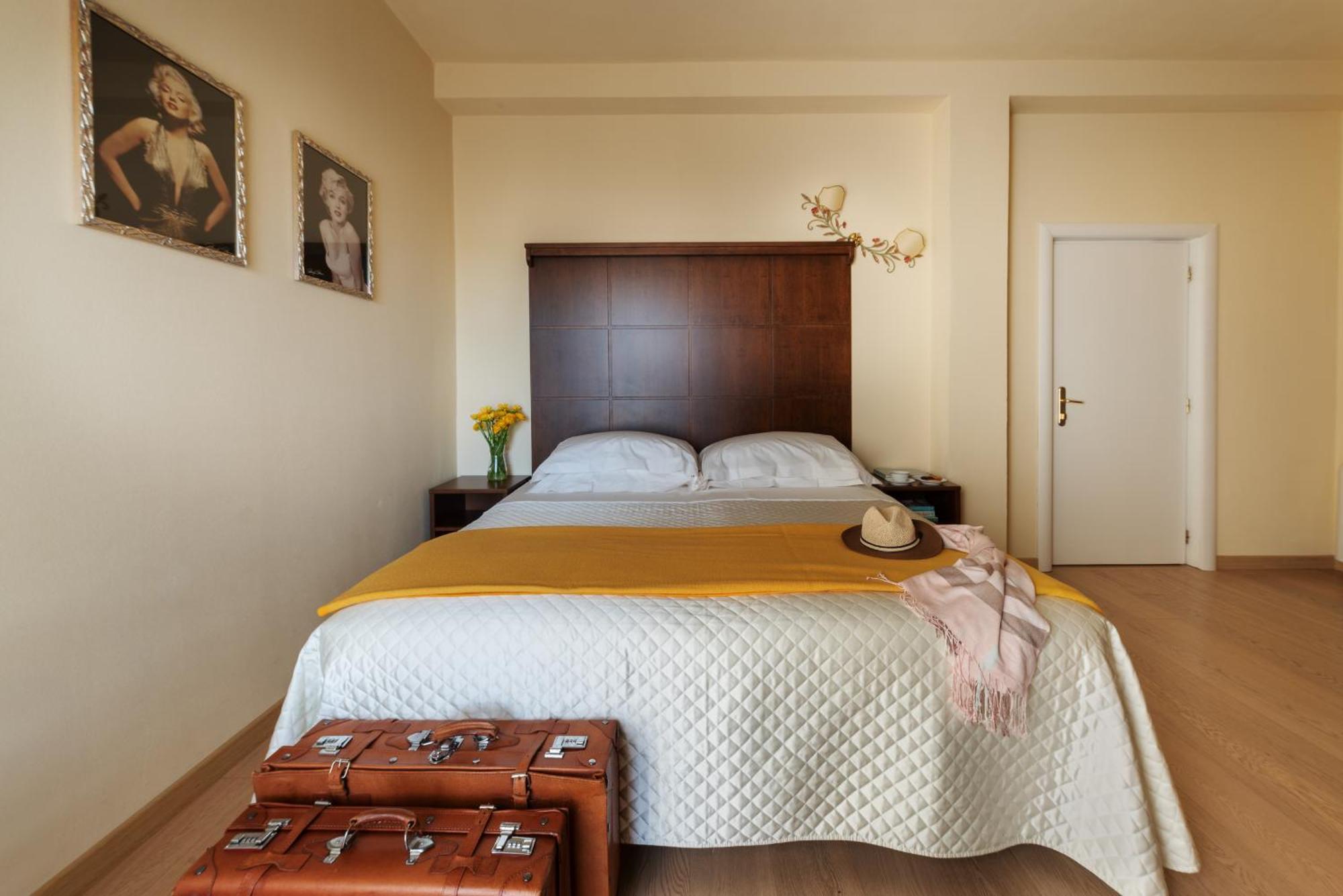 Standard Double or Twin Room,1216310293:JPEG