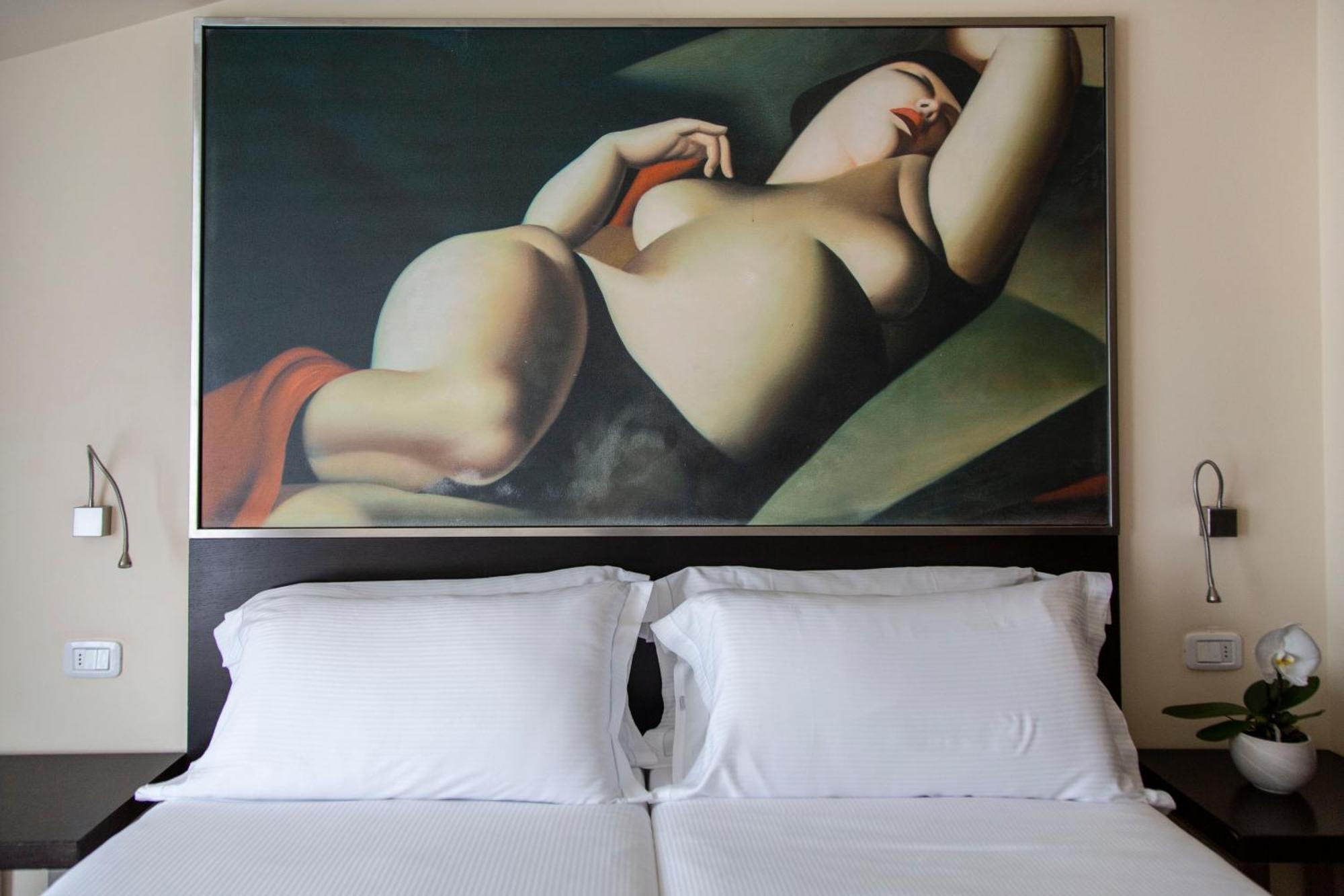 Standard Double or Twin Room,1216315480:JPEG