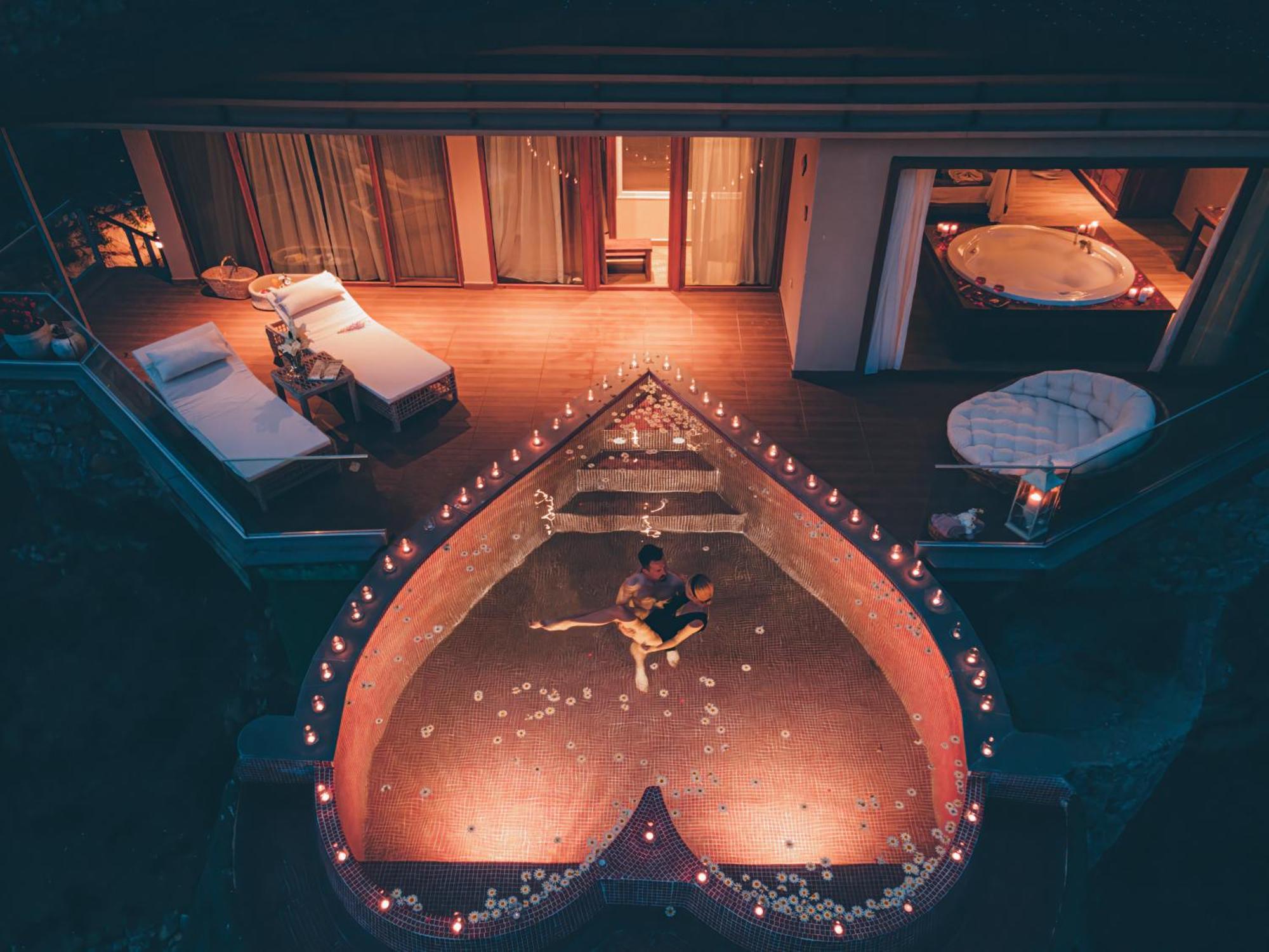 Honeymoon Suite,1279831141:JPEG