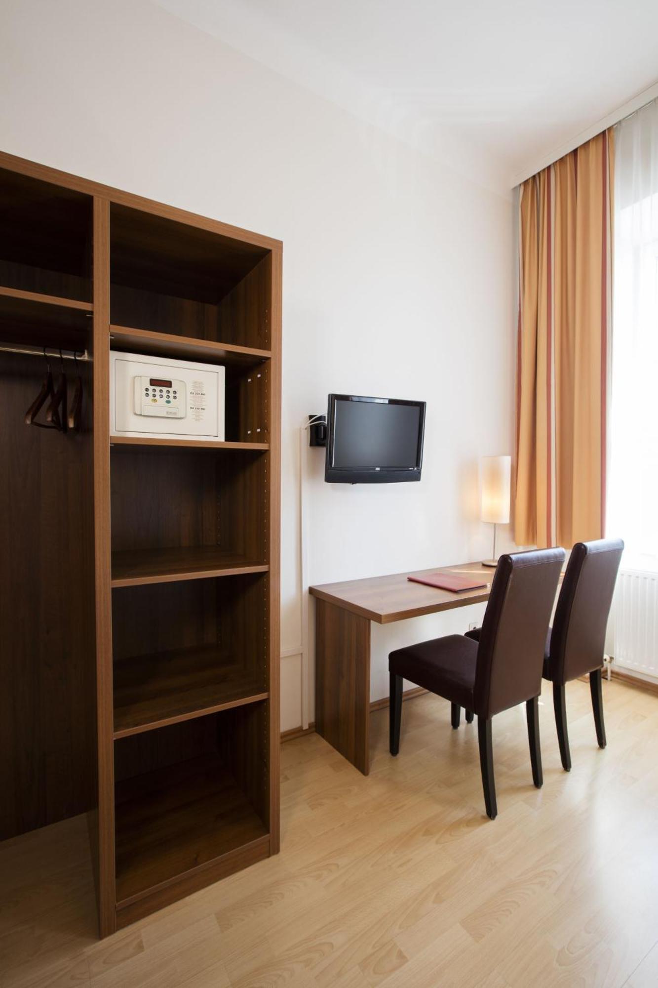 Comfort Triple Room