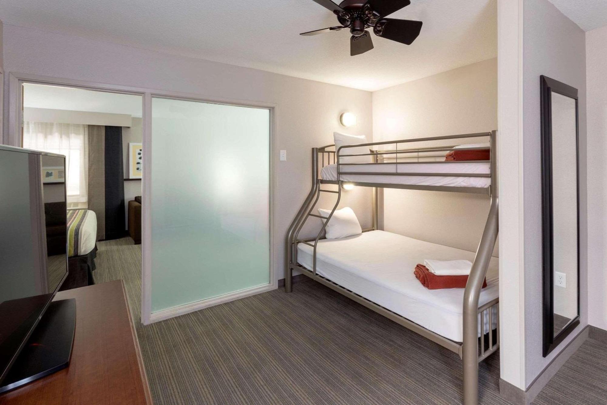 One-Bedroom King Suite with Bunk Beds,1449296131:JPEG