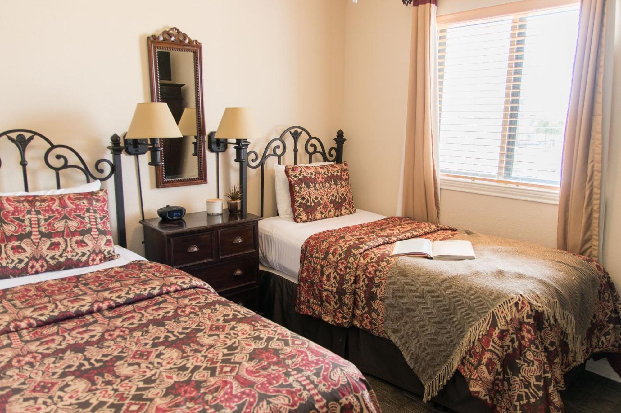 Deluxe Family Suite,1218071533:JPEG