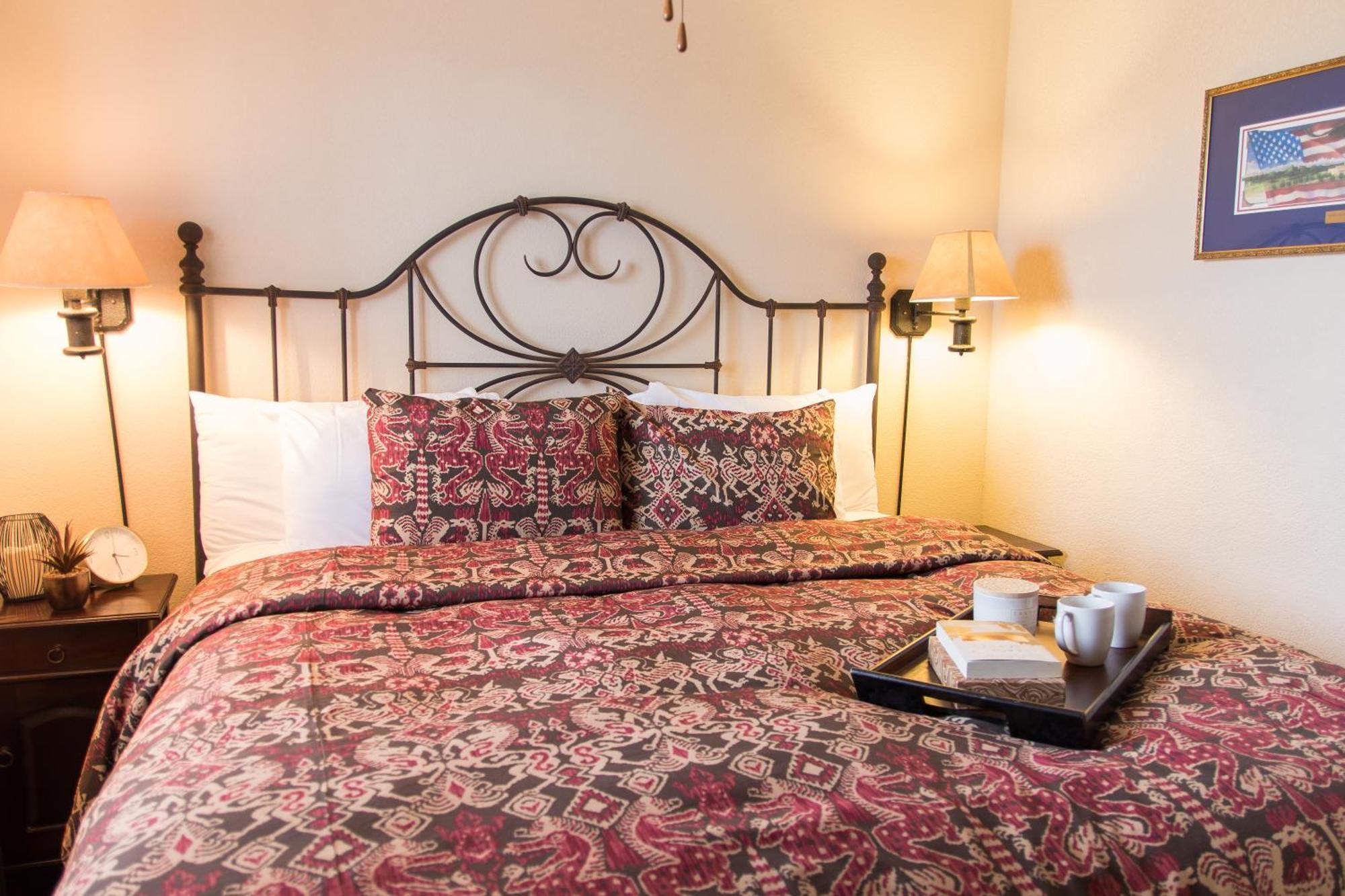 Deluxe King Suite