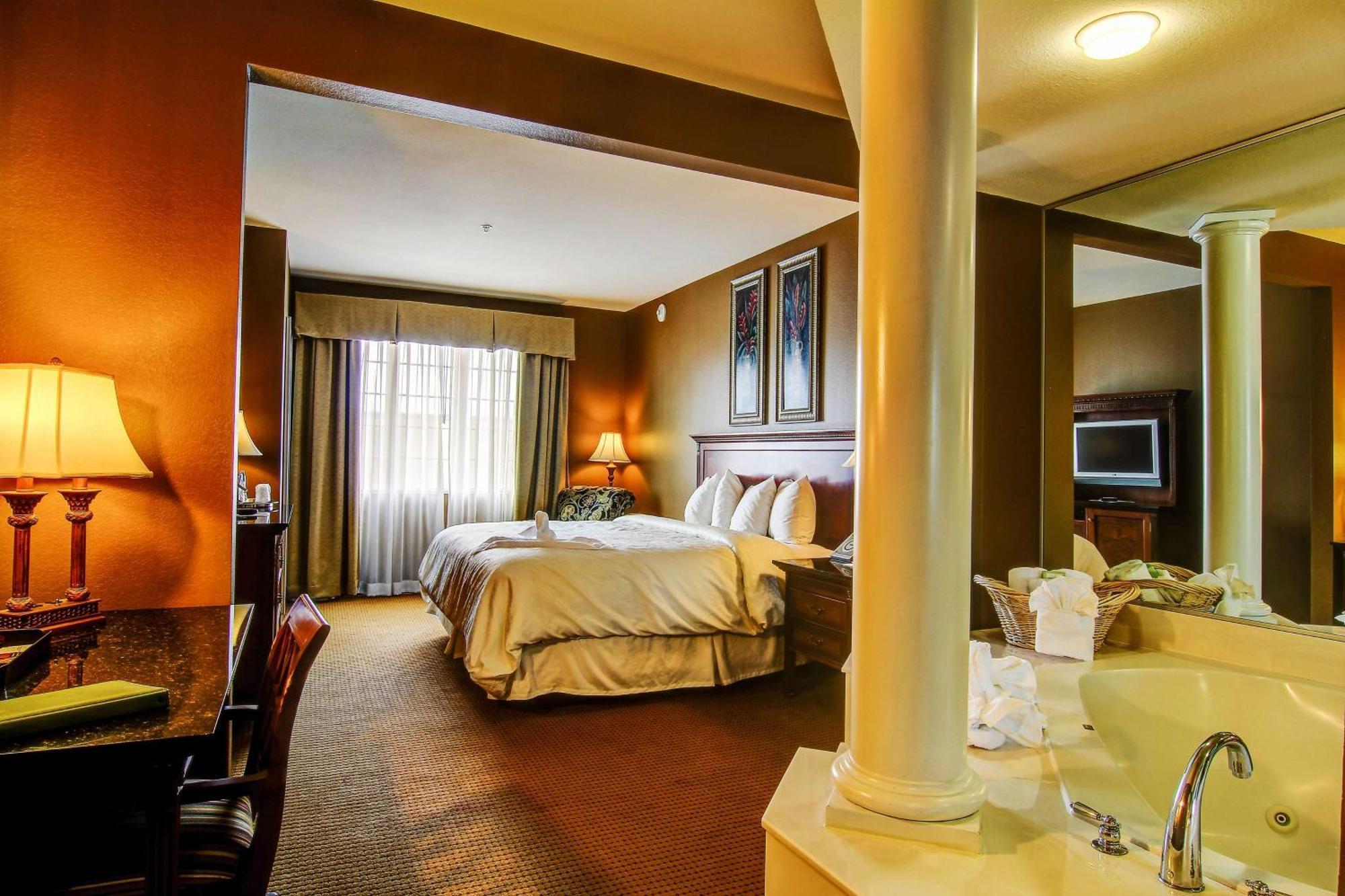 King Suite Spa Bath