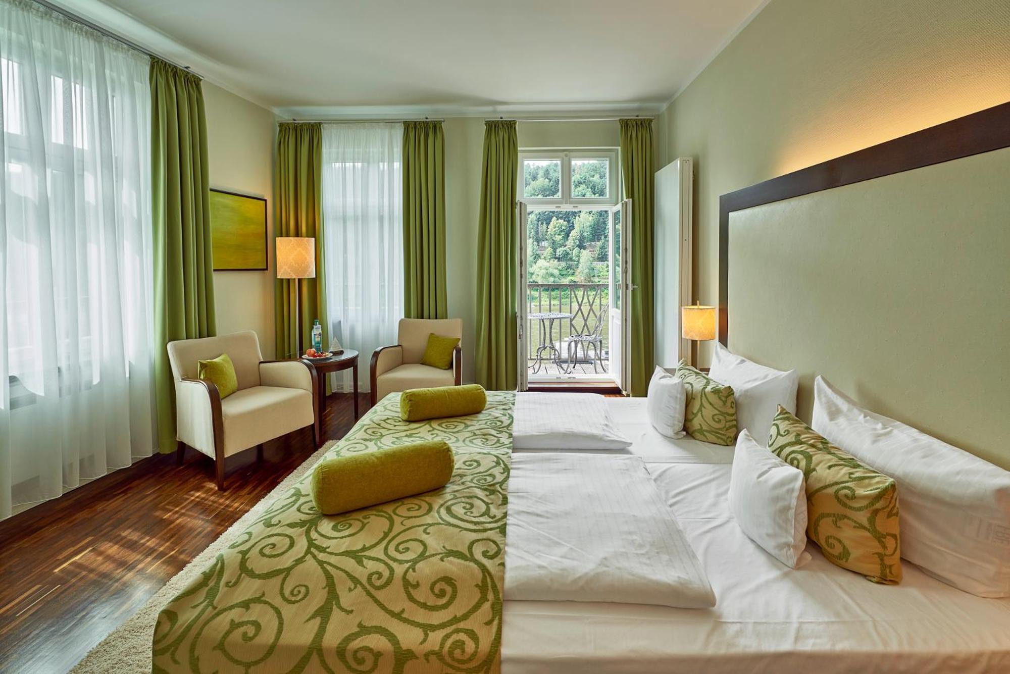 Deluxe Double Room River Side