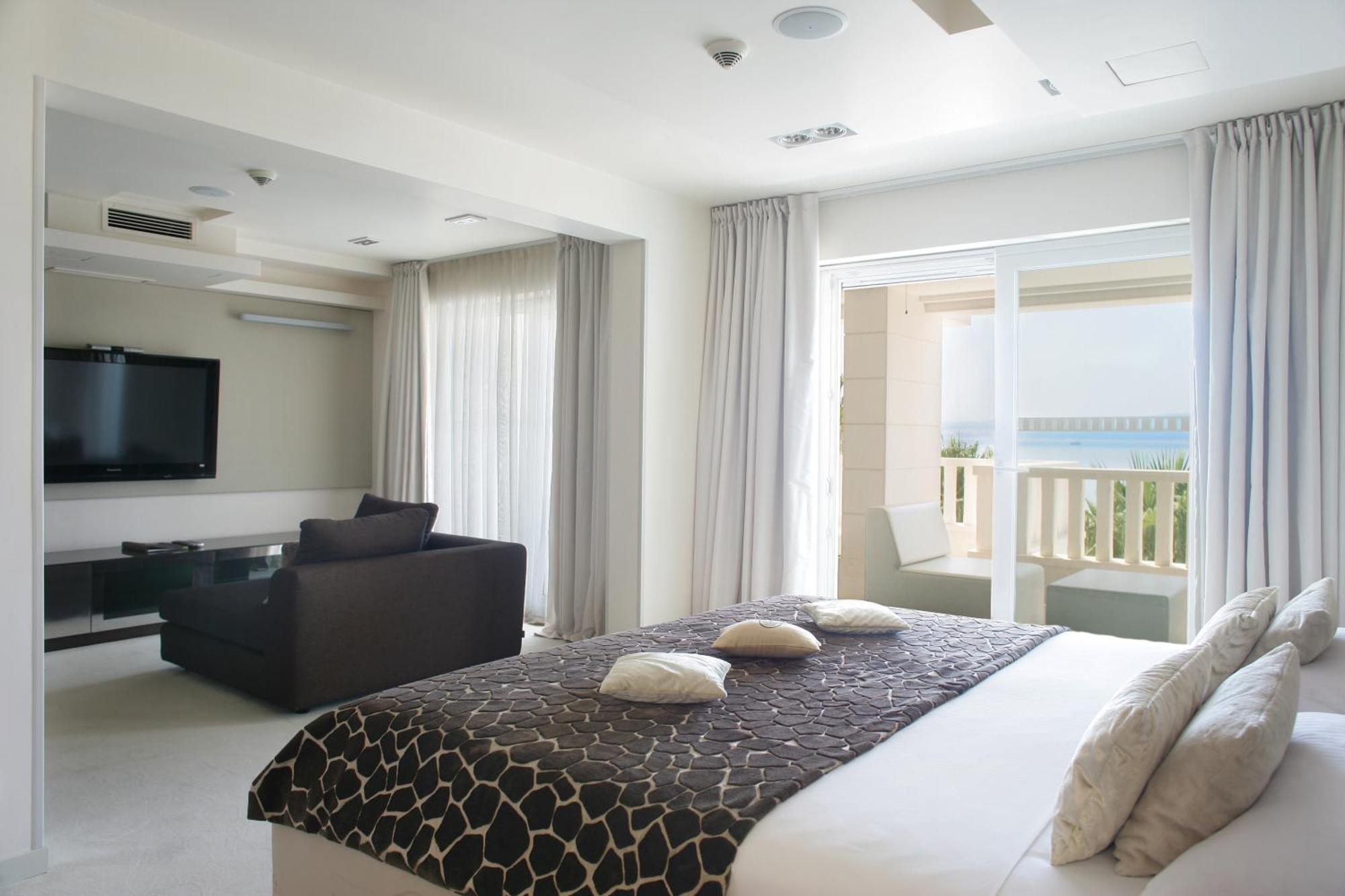 Deluxe Suite Sea View Terrace Jacuzzi