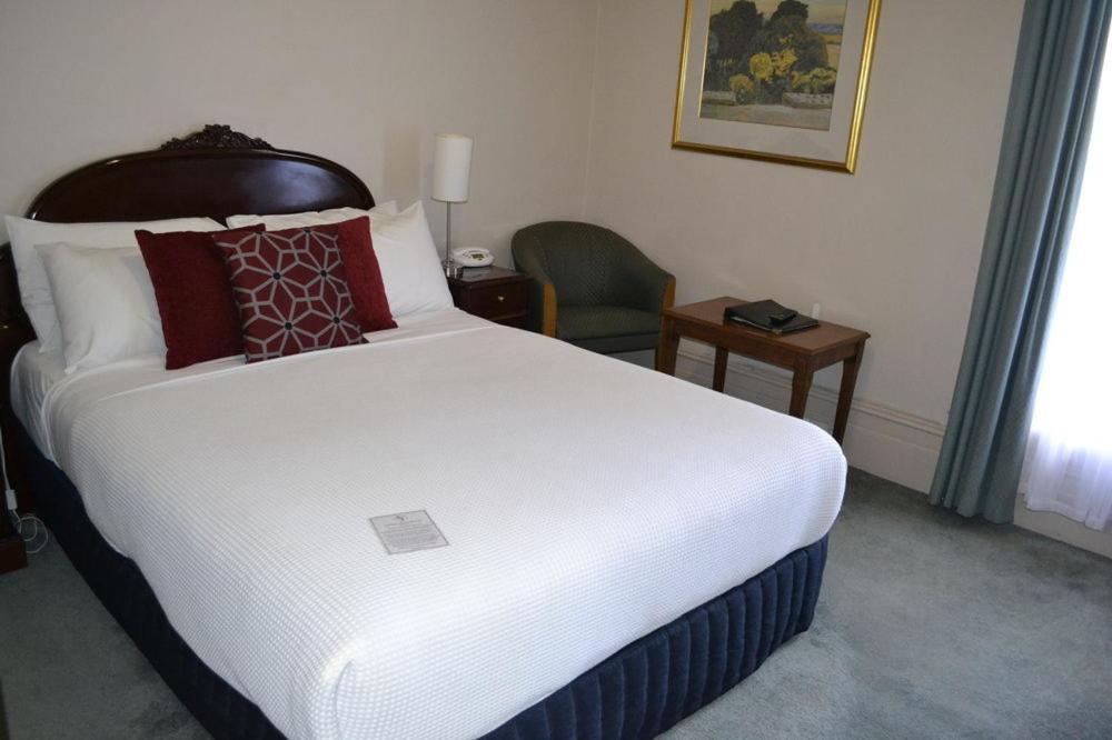 Standard Queen Room