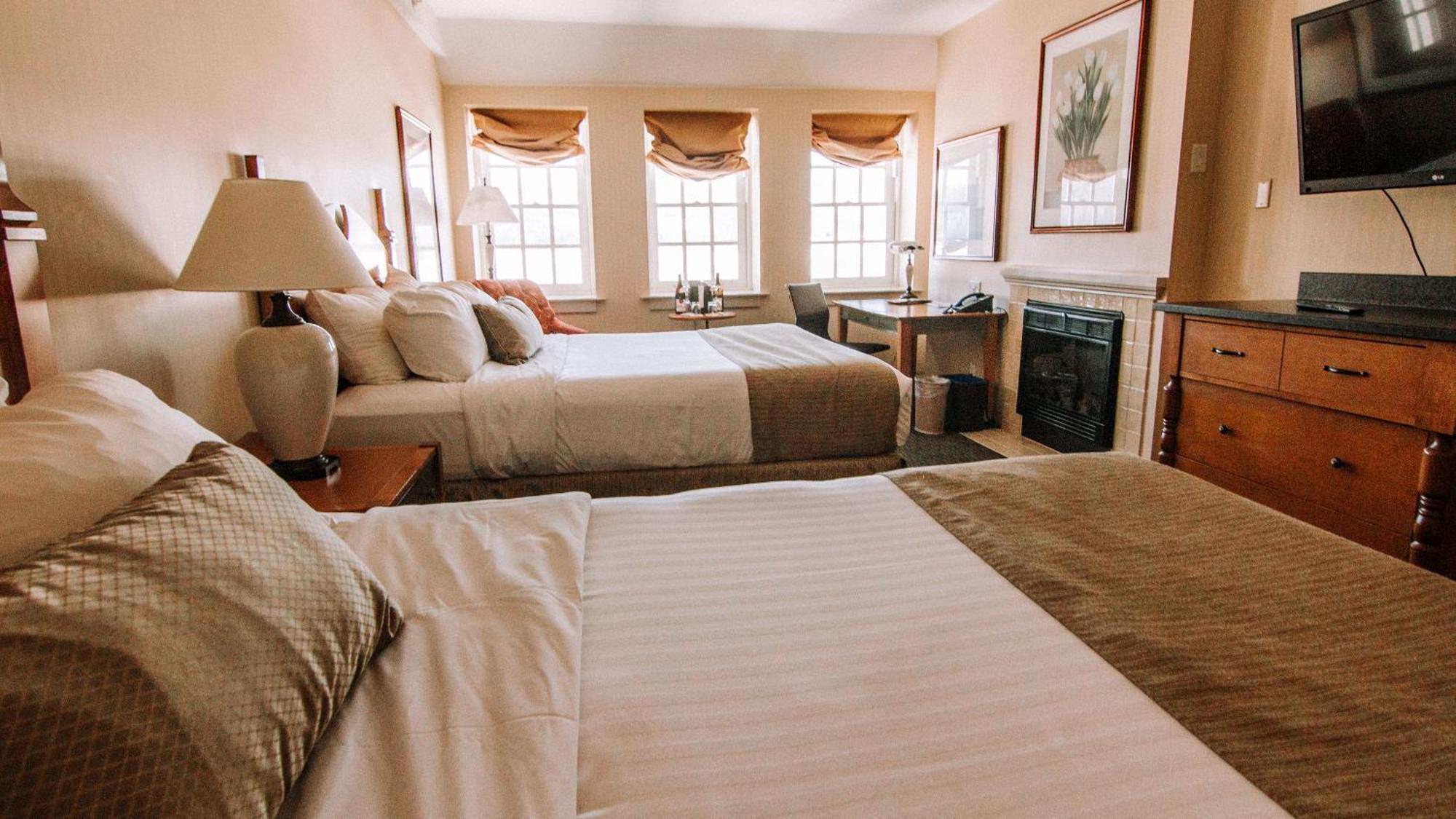 Deluxe Queen Room