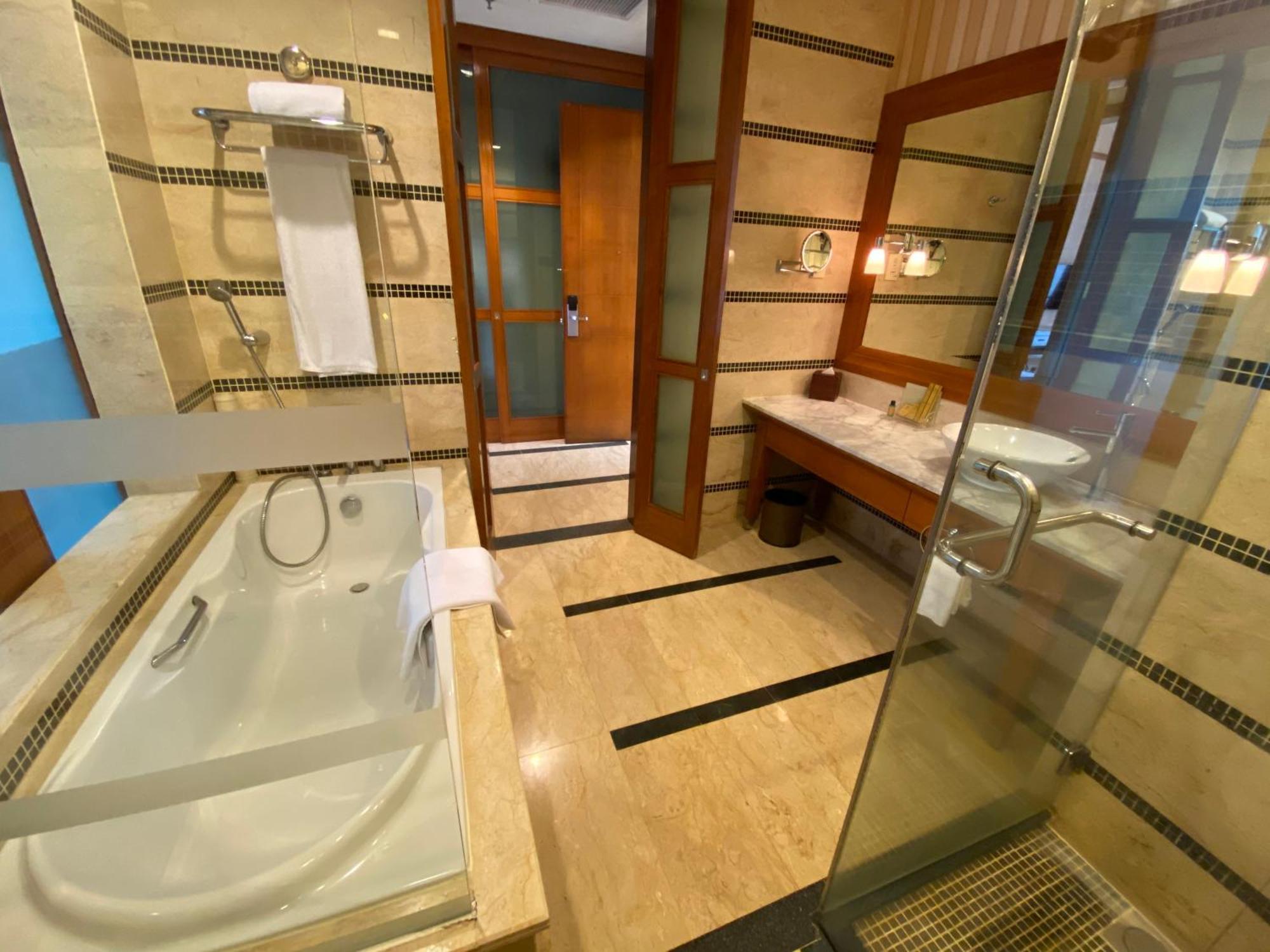 Deluxe Hill View King Room