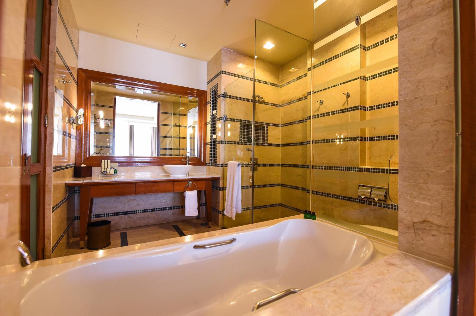 Deluxe Hill View King Room
