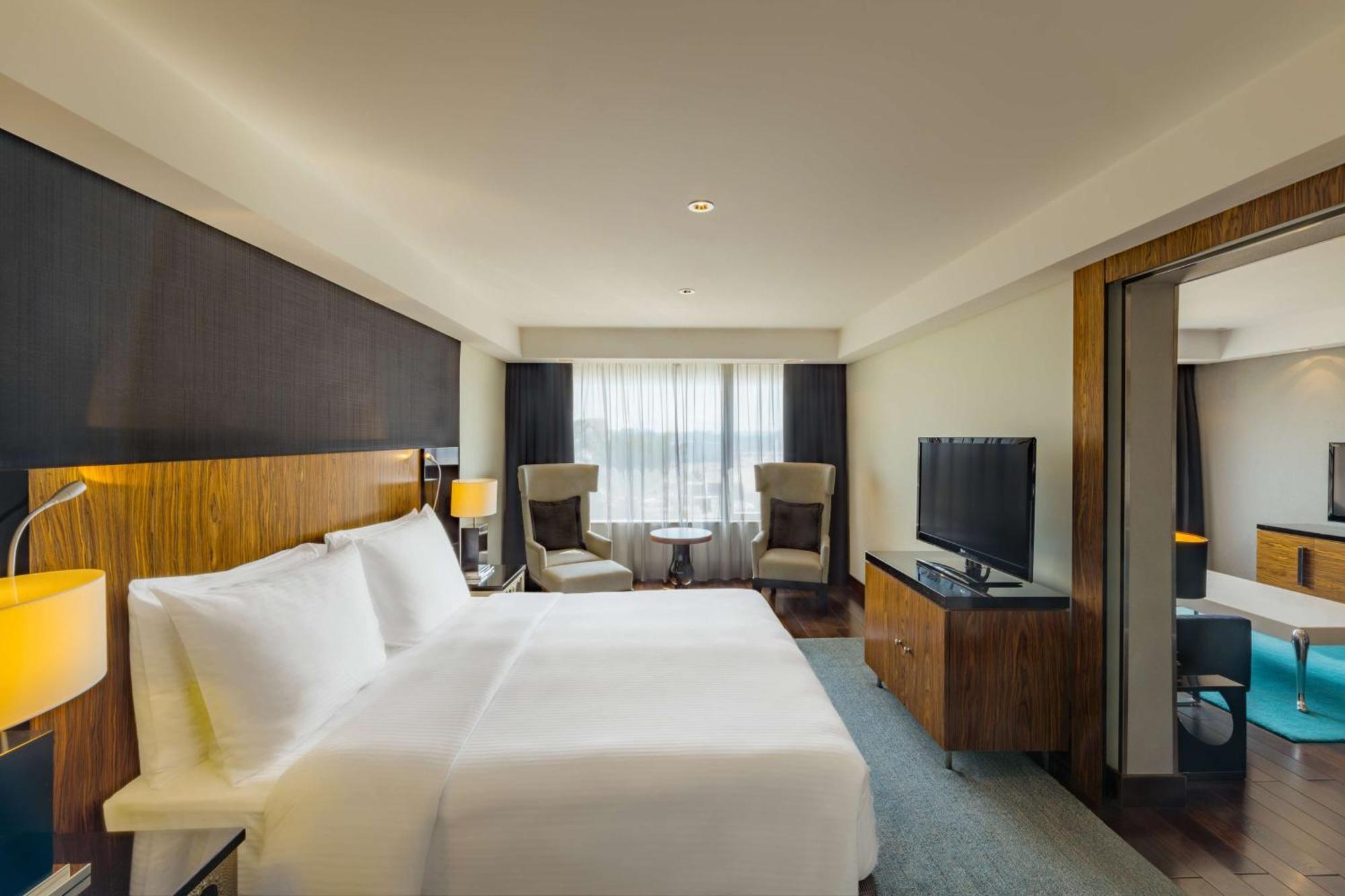 Suite with Lounge Access,1223756314:JPEG