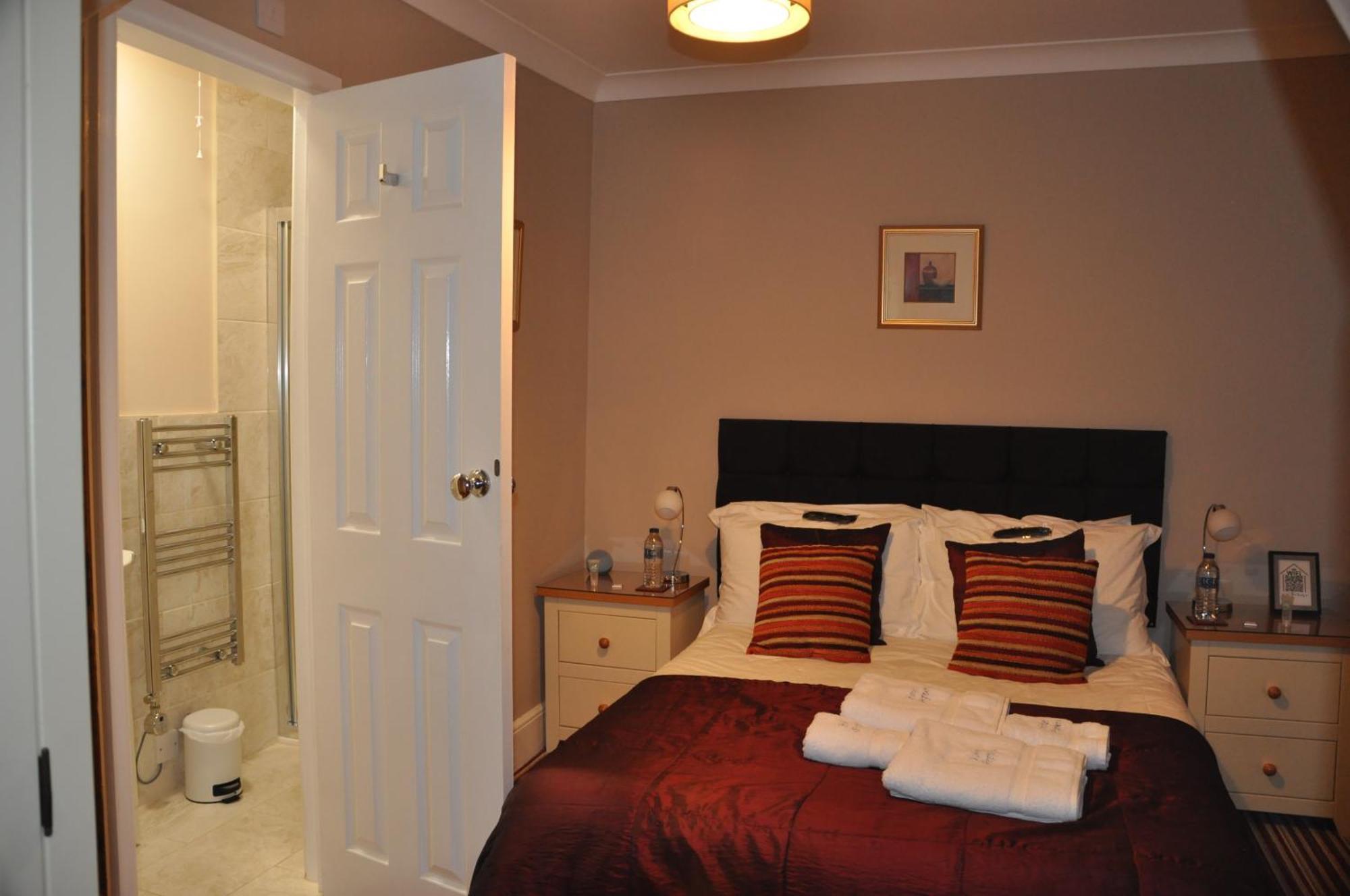 Double room En-suite shower