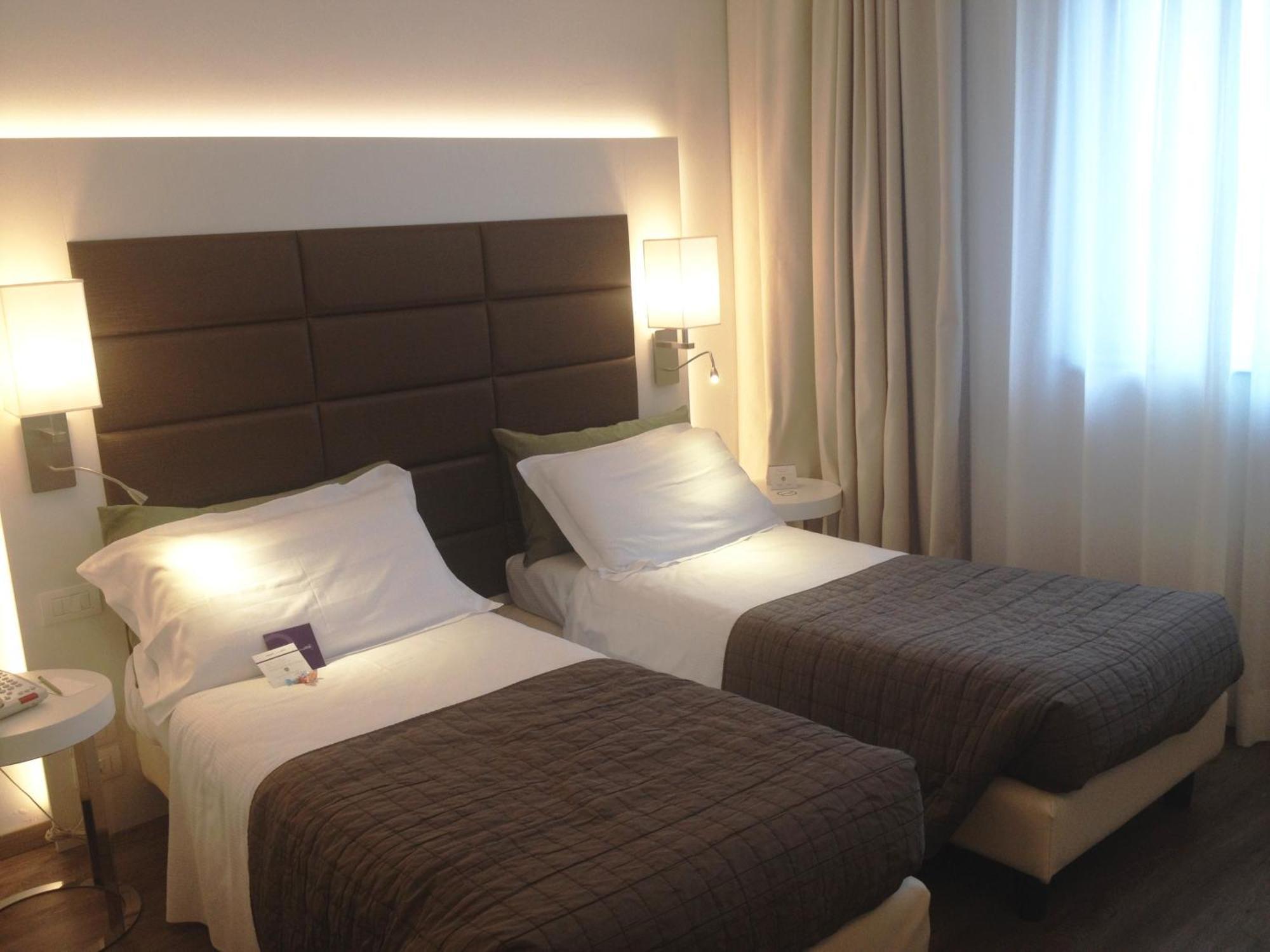 Standard Twin Room,1224187603:JPEG