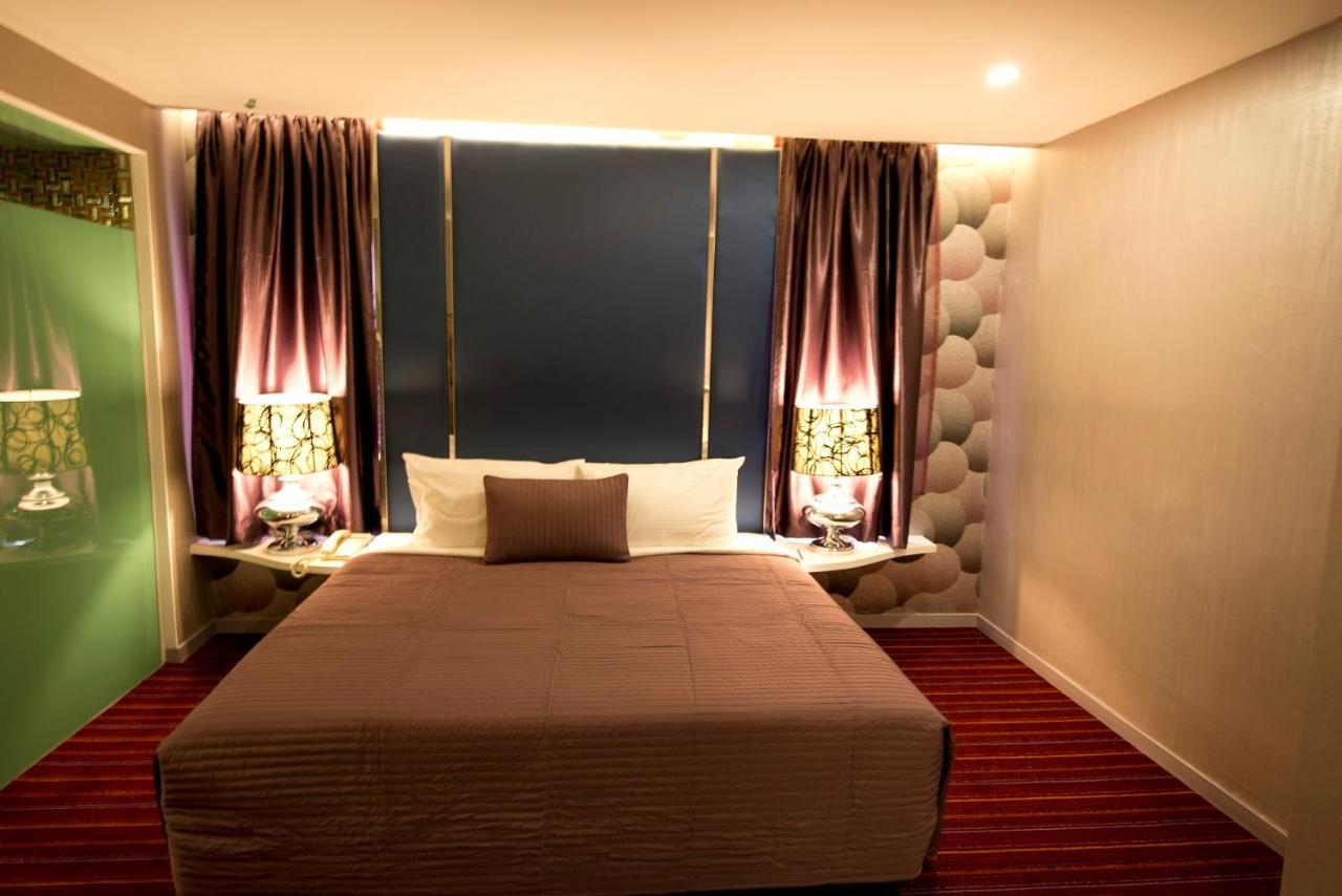 Theme room