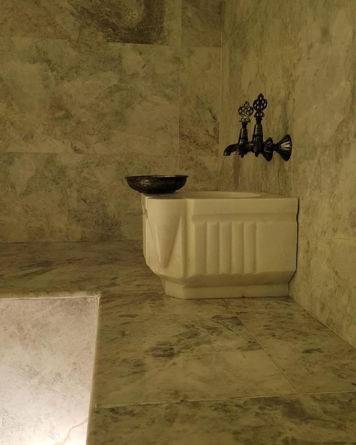 Deluxe King Suite,1226690702:JPEG