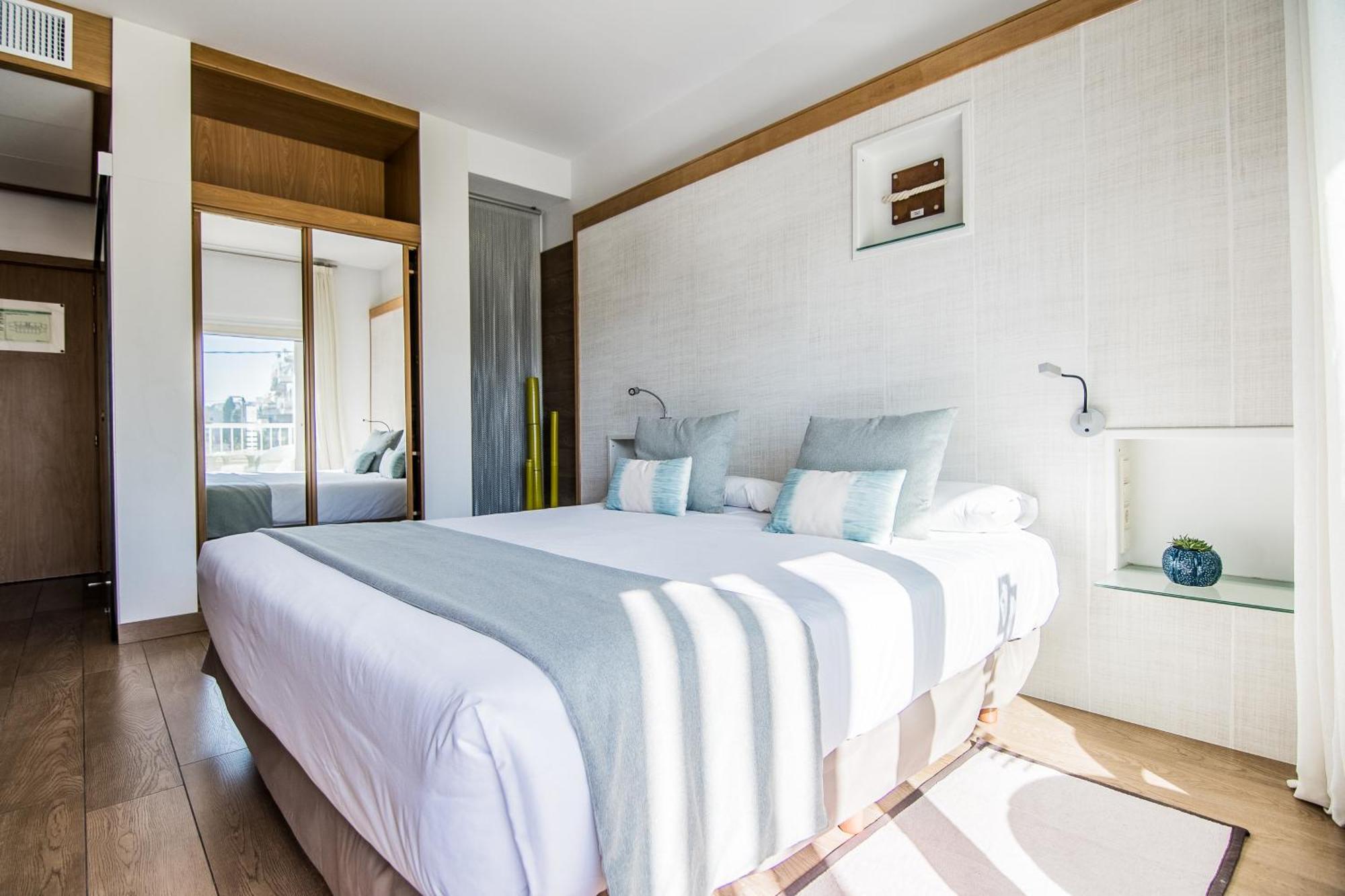 Double Room Car