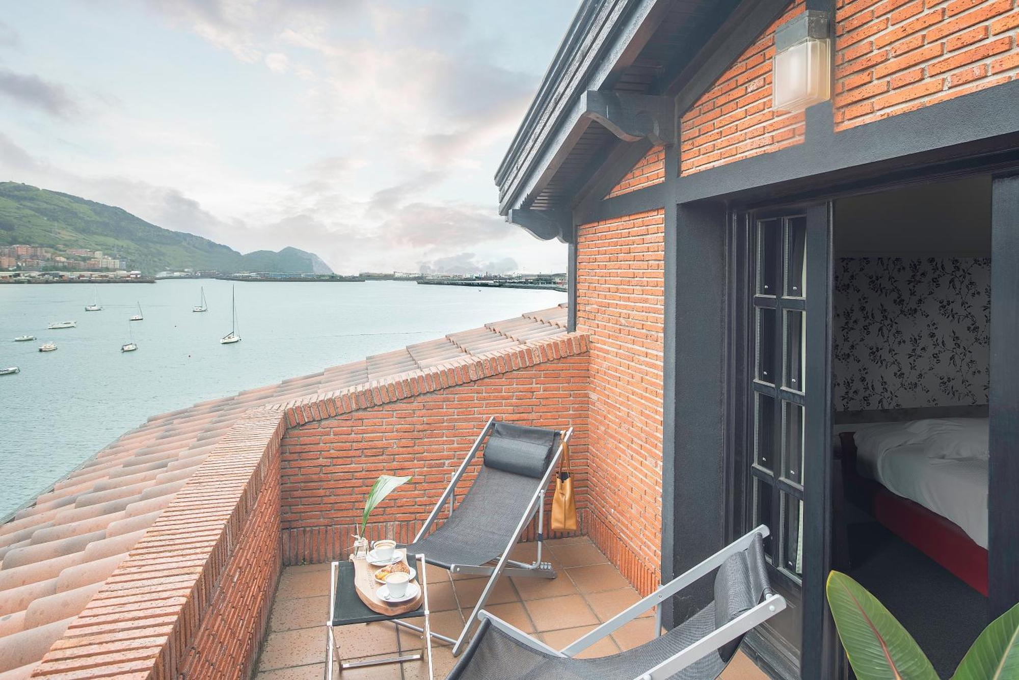 Double or Twin Room Sea View