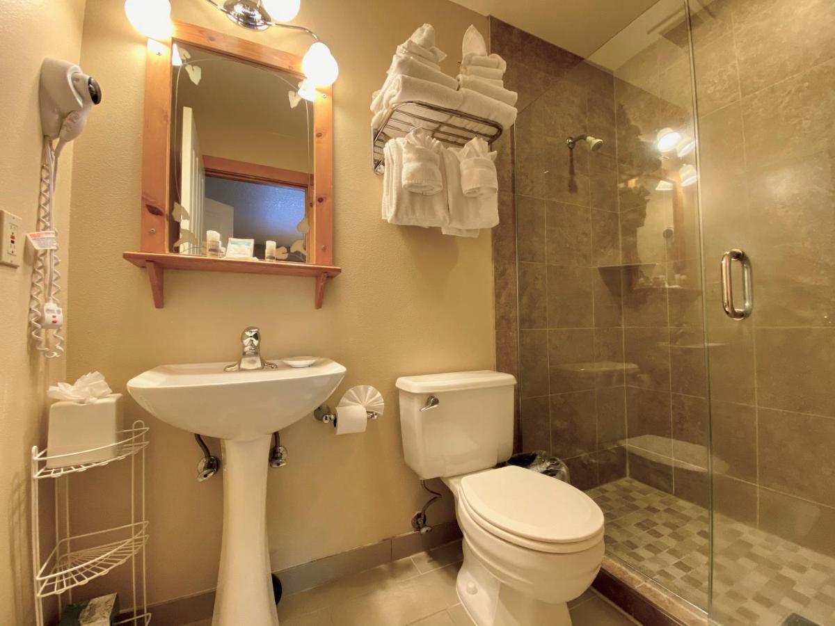 Queen Suite with Sofabed, 2nd Floor, Pets Allowed,1231673051:JPEG