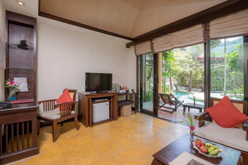 Villa Pool Access