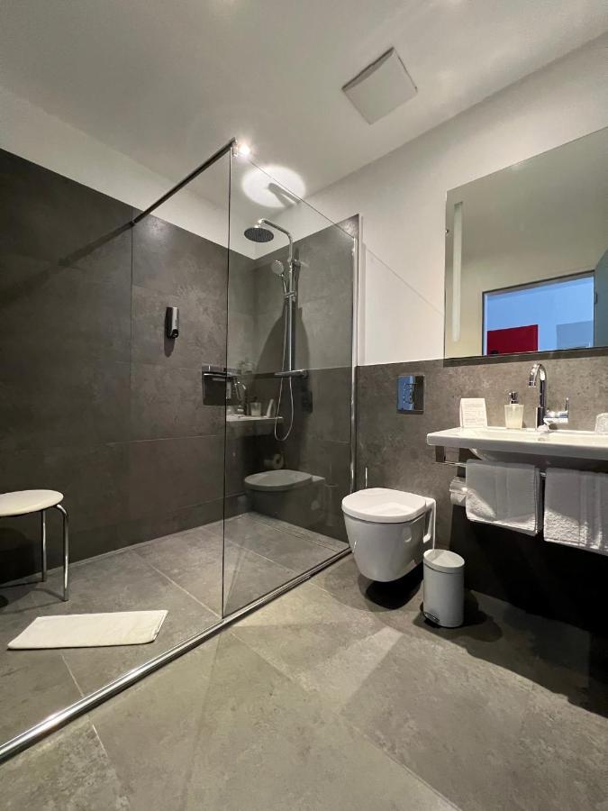 Suite,1234261064:JPEG