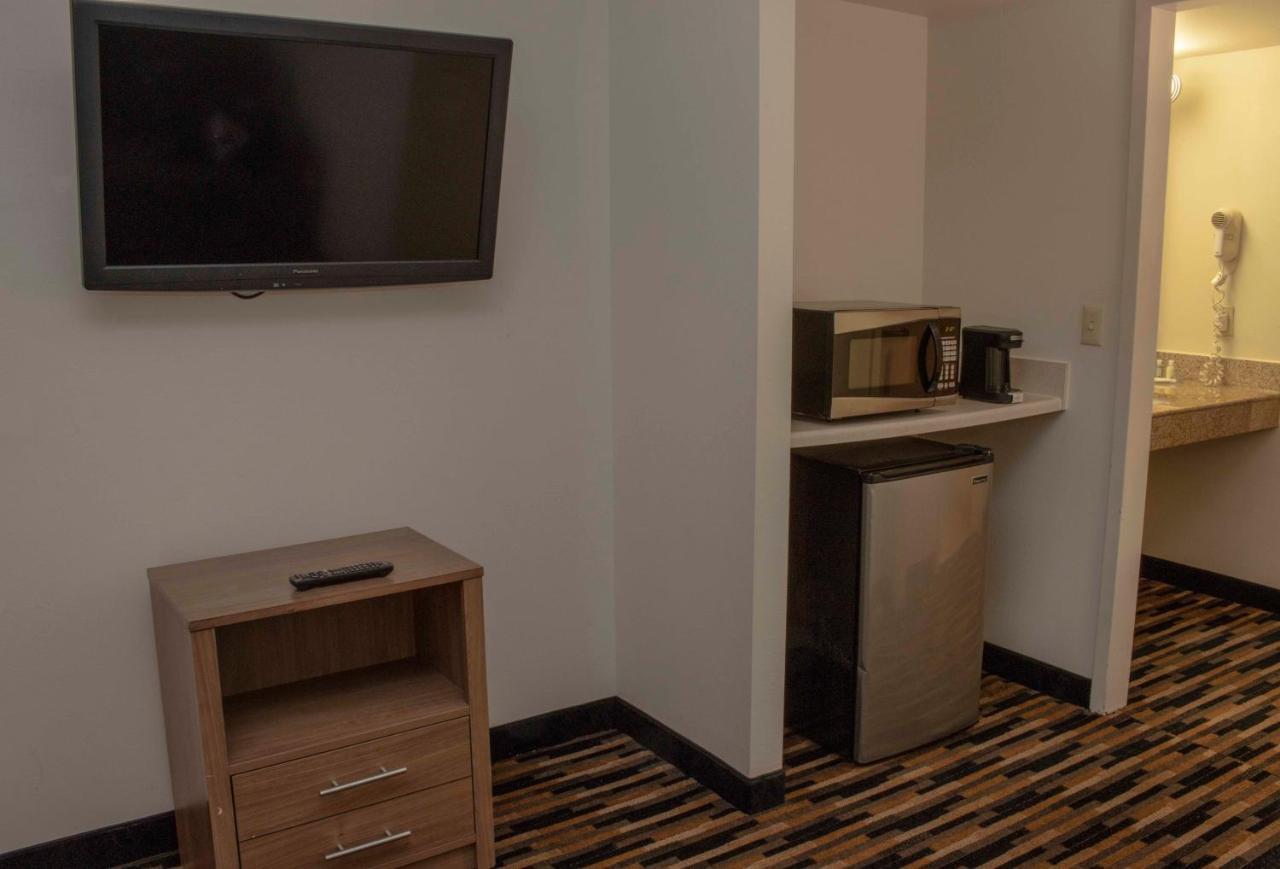 Queen Suite with Two Queen Beds - Non-Smoking