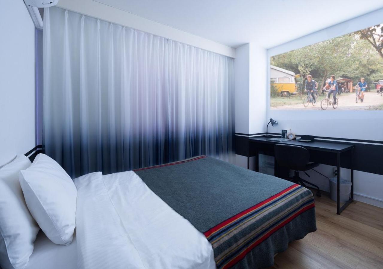 Theatre Double Room Private Shower
