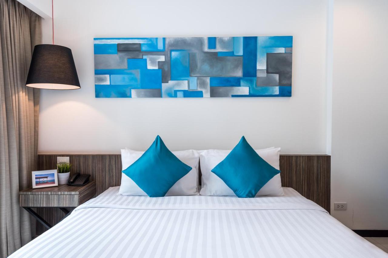 Deluxe City View King Room